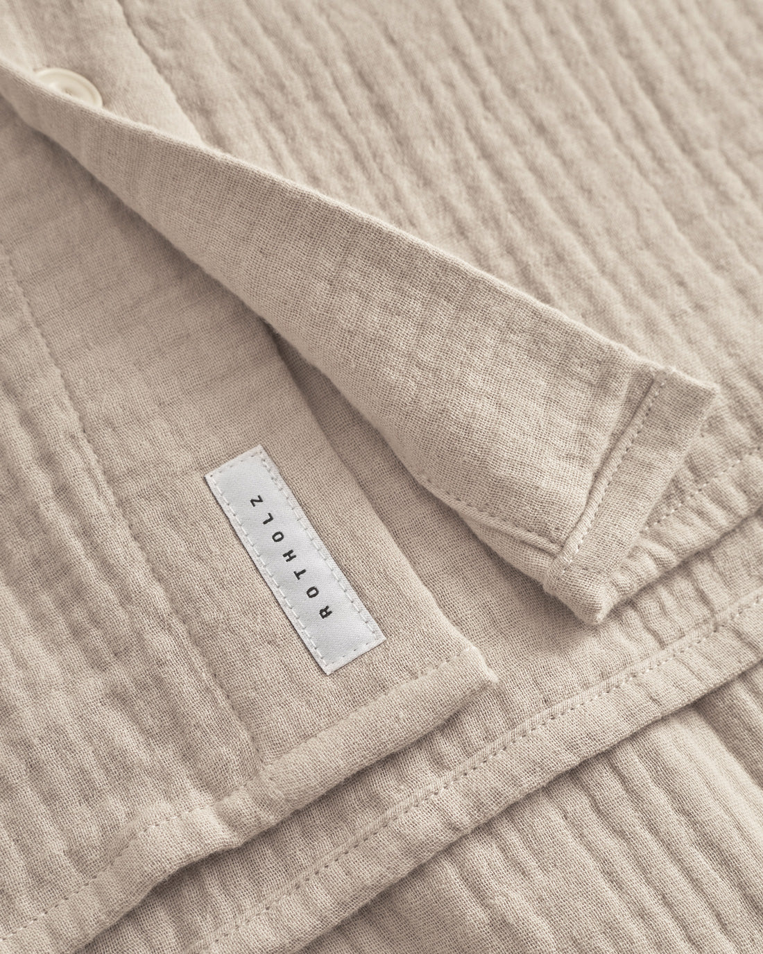 Beige shirt made of 100% muslin organic cotton by Rotholz