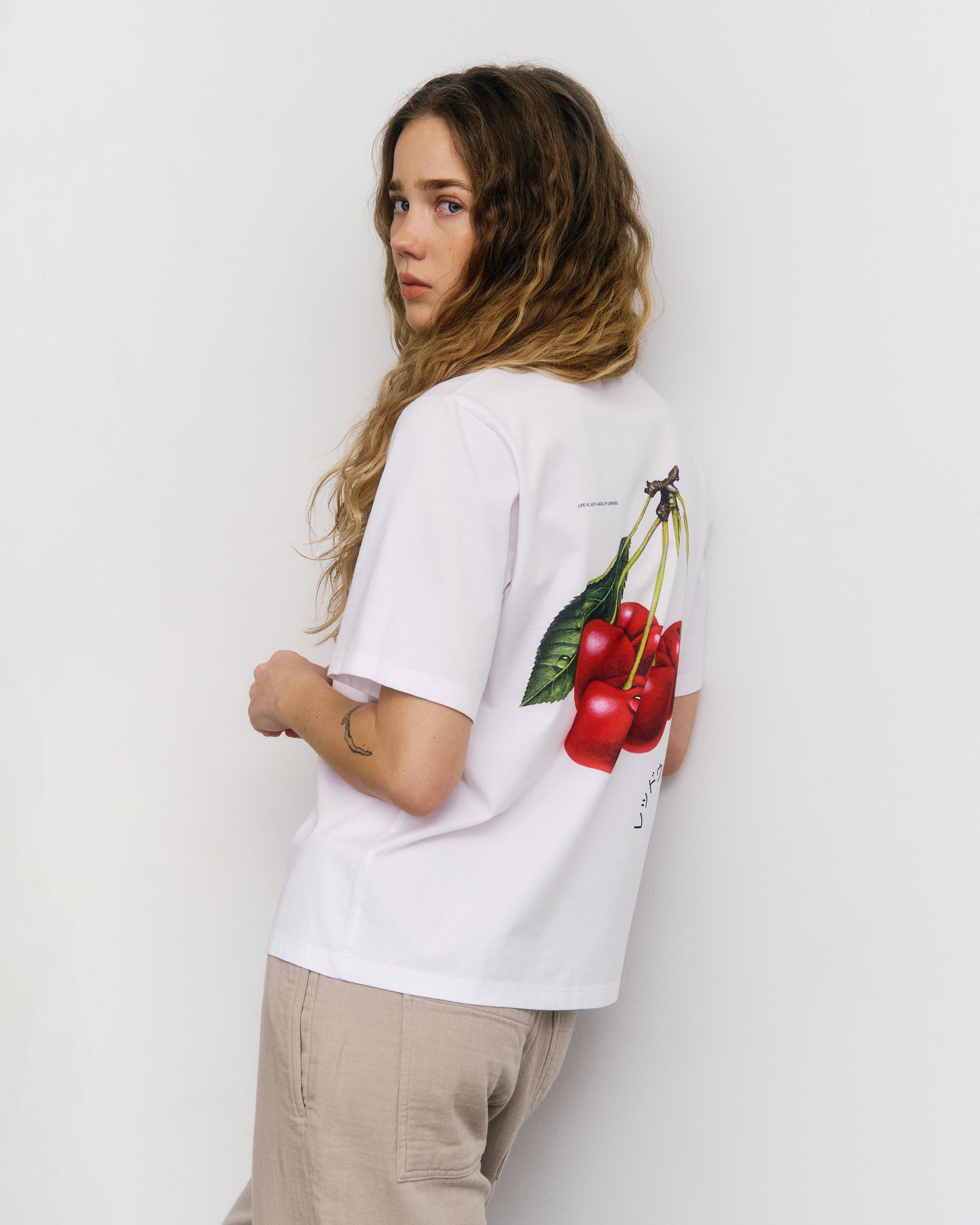 Weisses T-Shirt Cherry Print aus Bio-Baumwolle von Rotholz