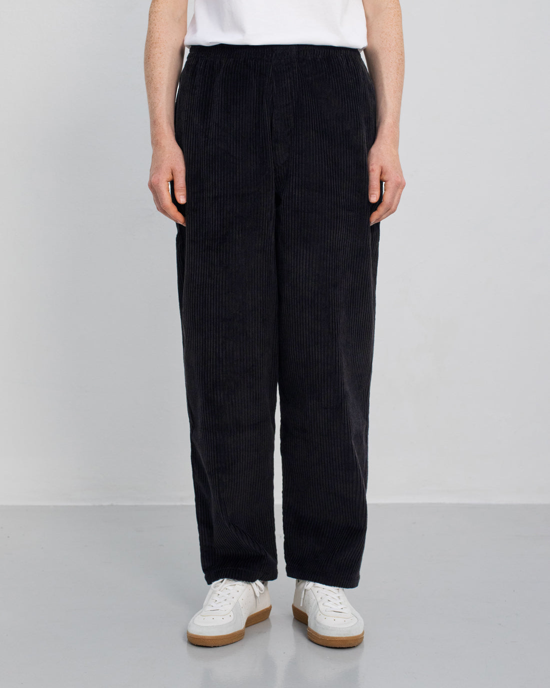 Pantalon large en velours côtelé noir 100 % coton biologique de Rotholz