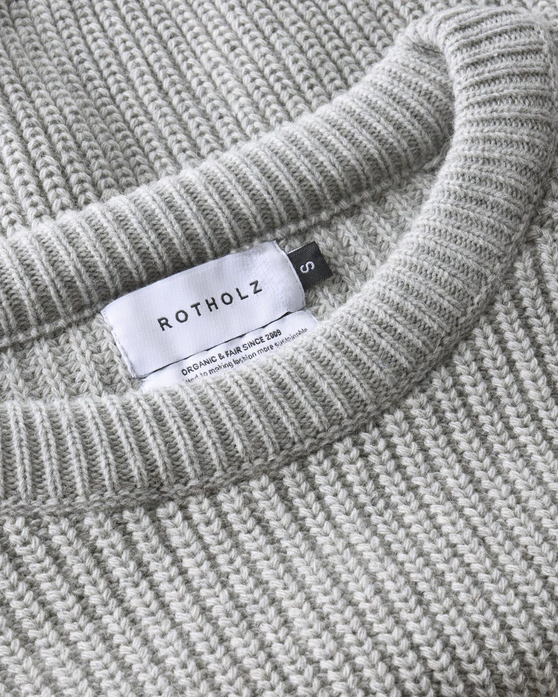 Hellgrauer Kurzer Strickpullover aus Recycelter Wolle von Rotholz
