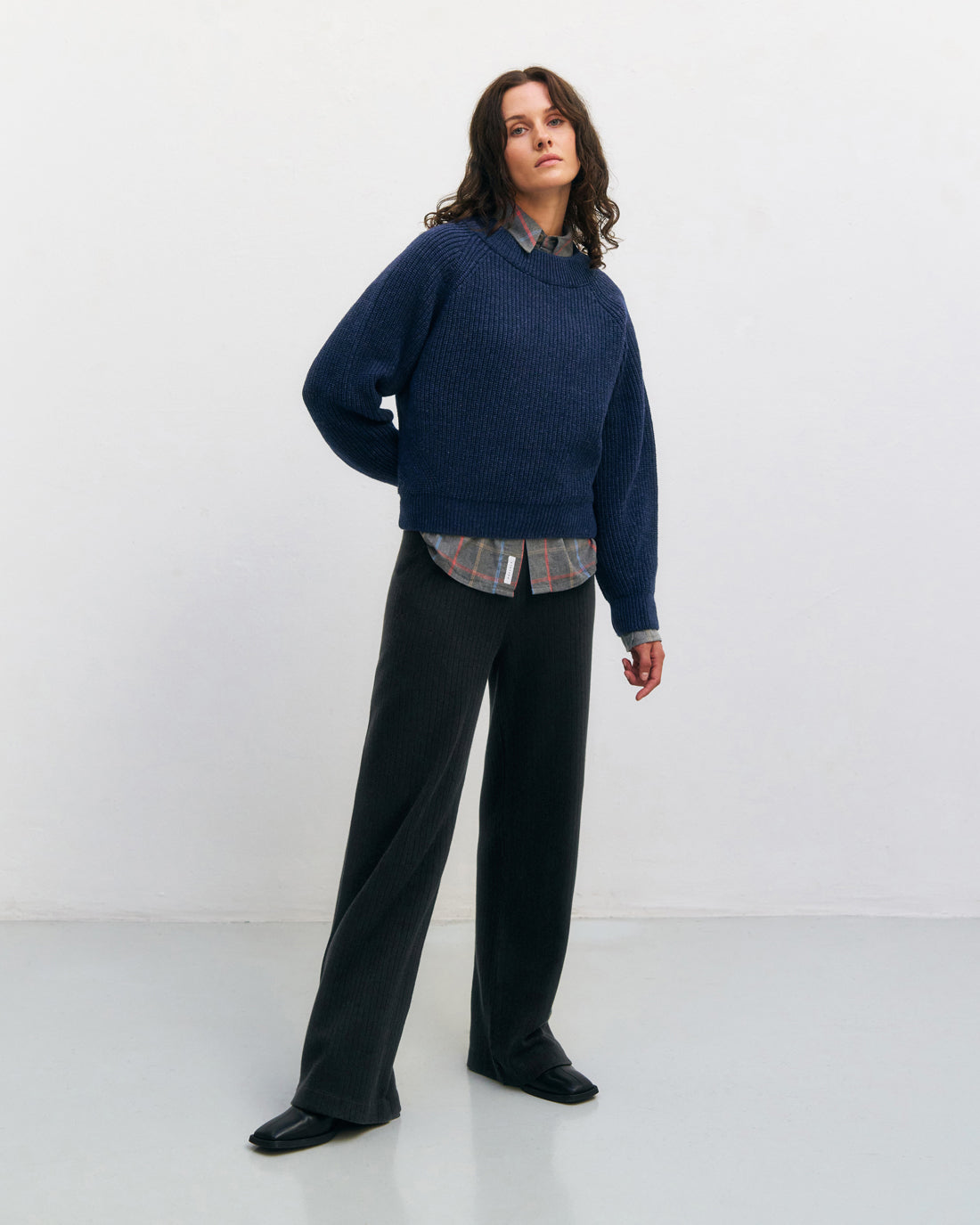 Dunkelblauer Strickpullover aus Recycelter Wolle von Rotholz