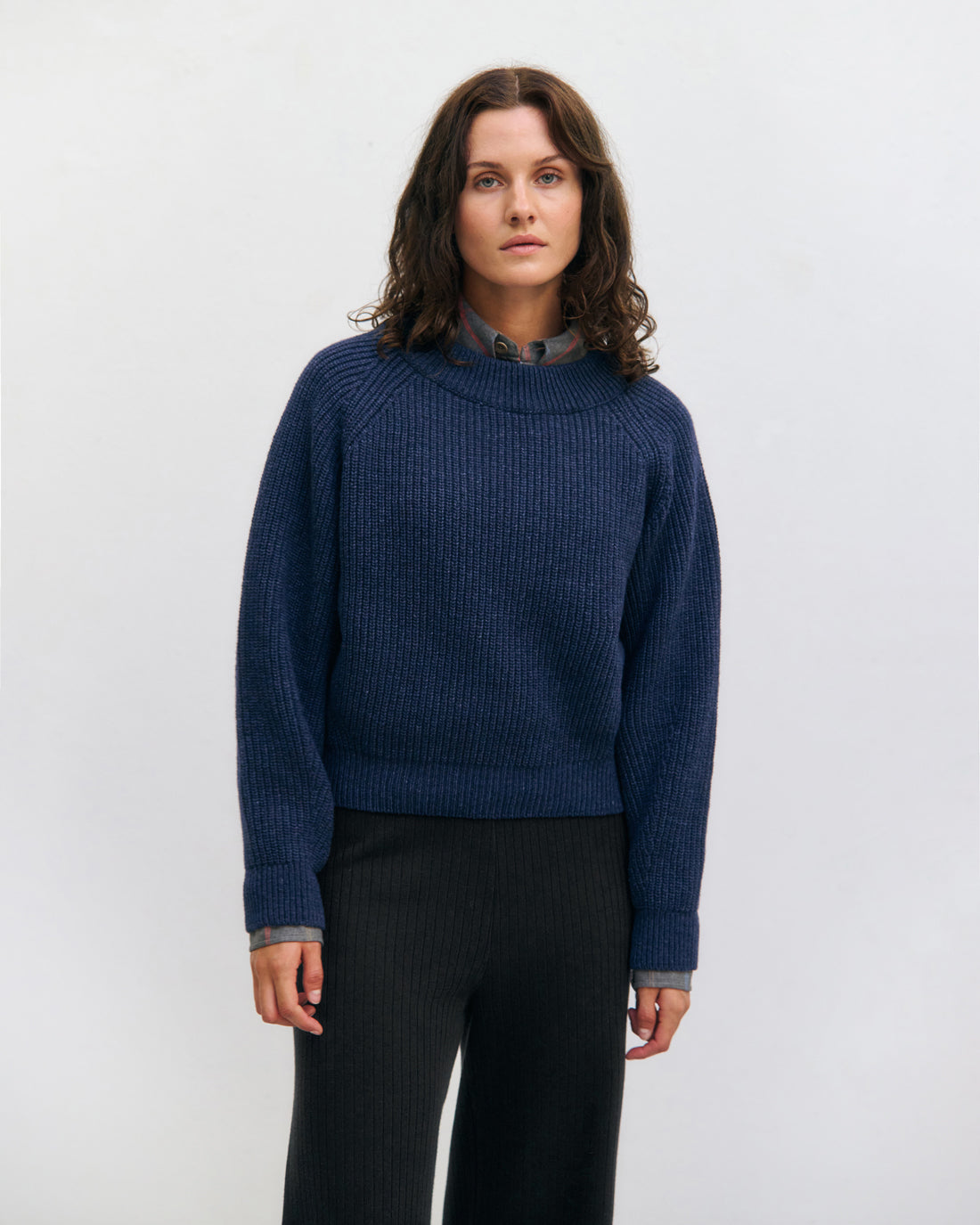 Dunkelblauer Strickpullover aus Recycelter Wolle von Rotholz