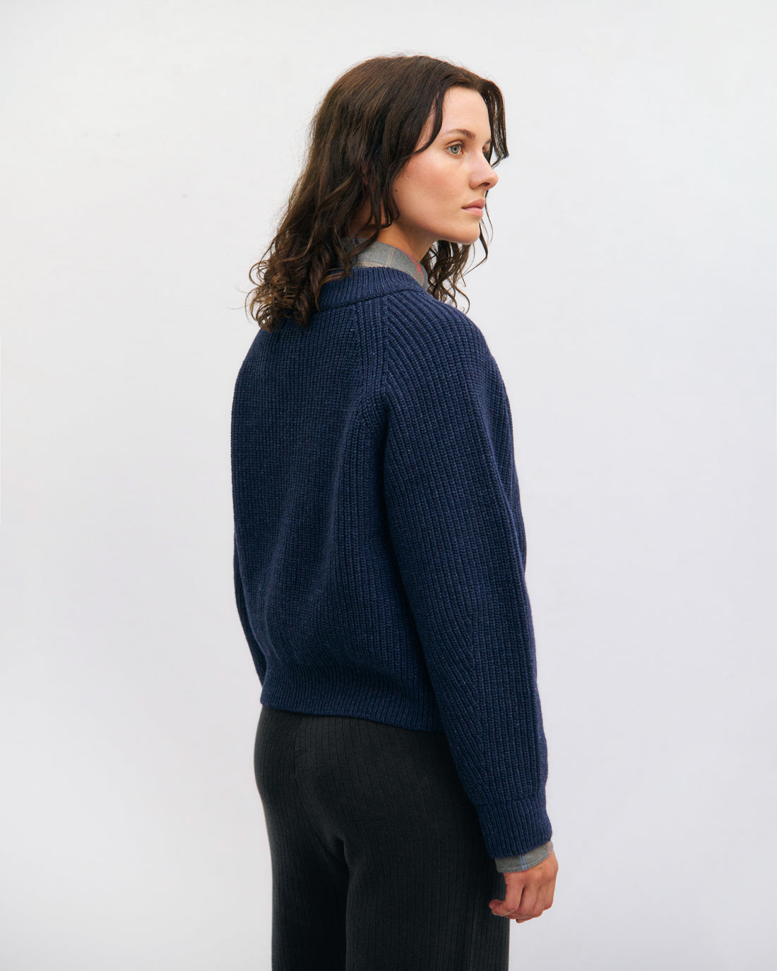 Dunkelblauer Strickpullover aus Recycelter Wolle von Rotholz