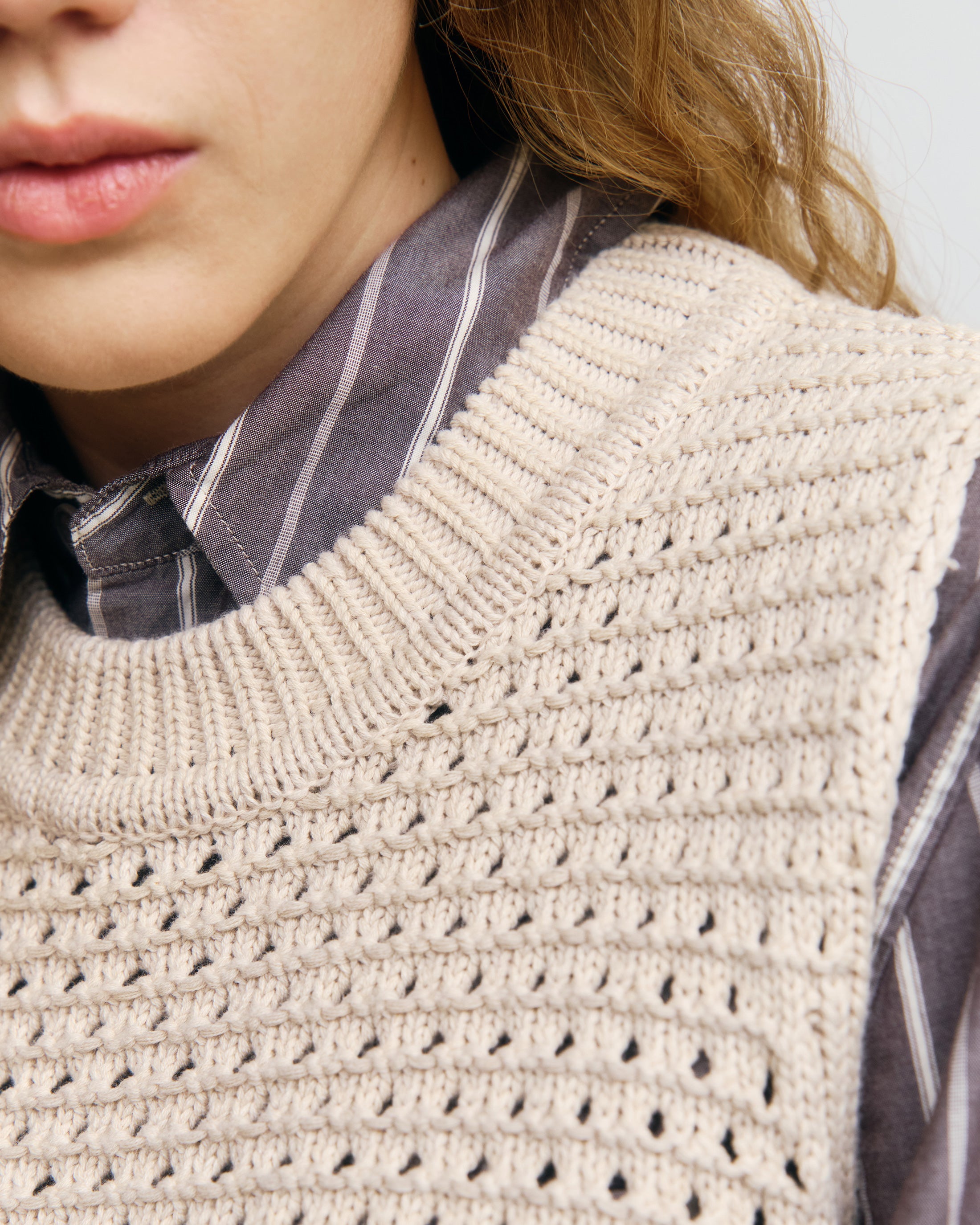 Gilet tricoté beige en 100 % coton biologique de Rotholz