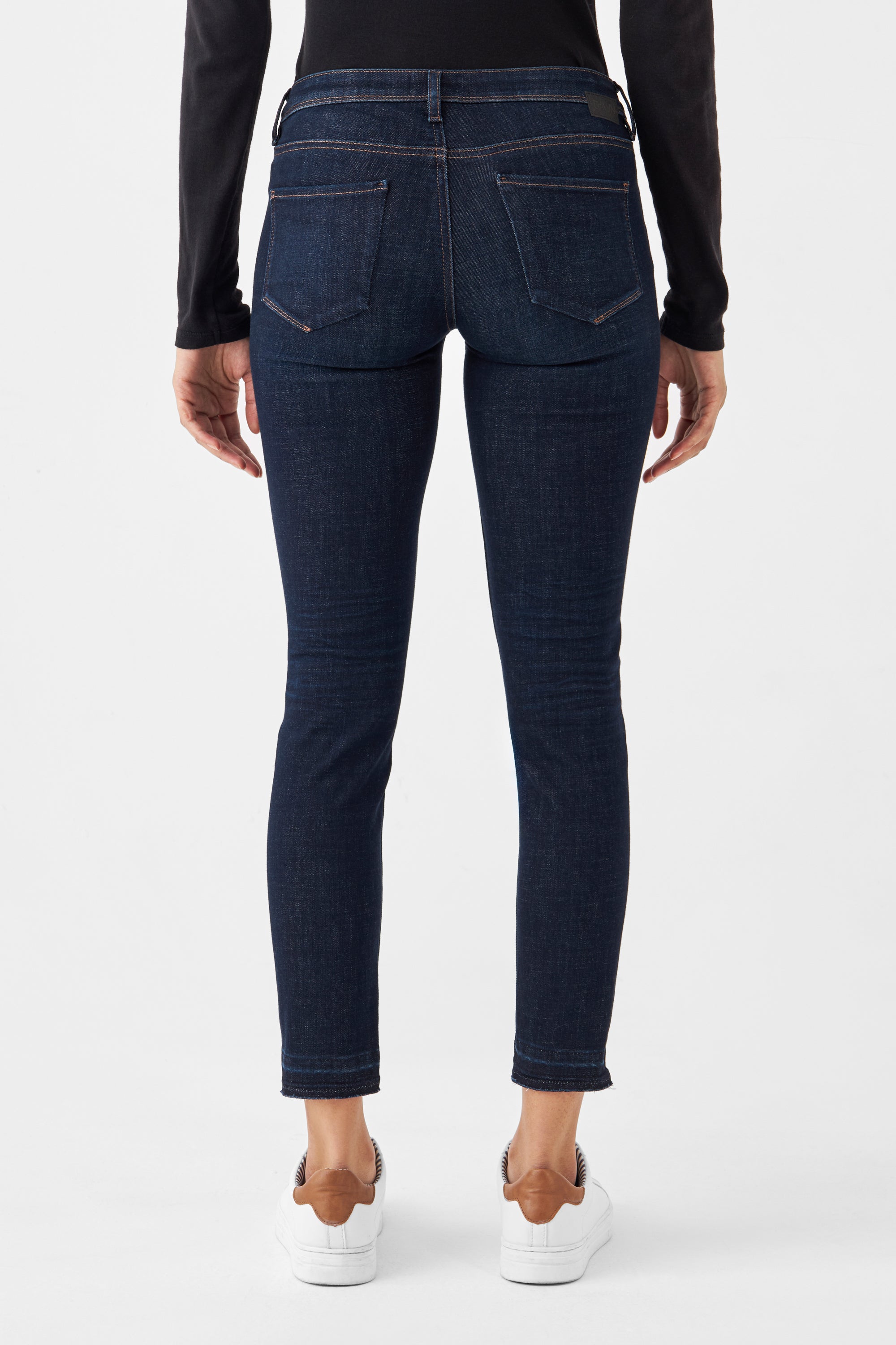 Dunkelblaue Jeans MID SUN Slim Design Details aus Bio-Baumwolle von Dawn Denim