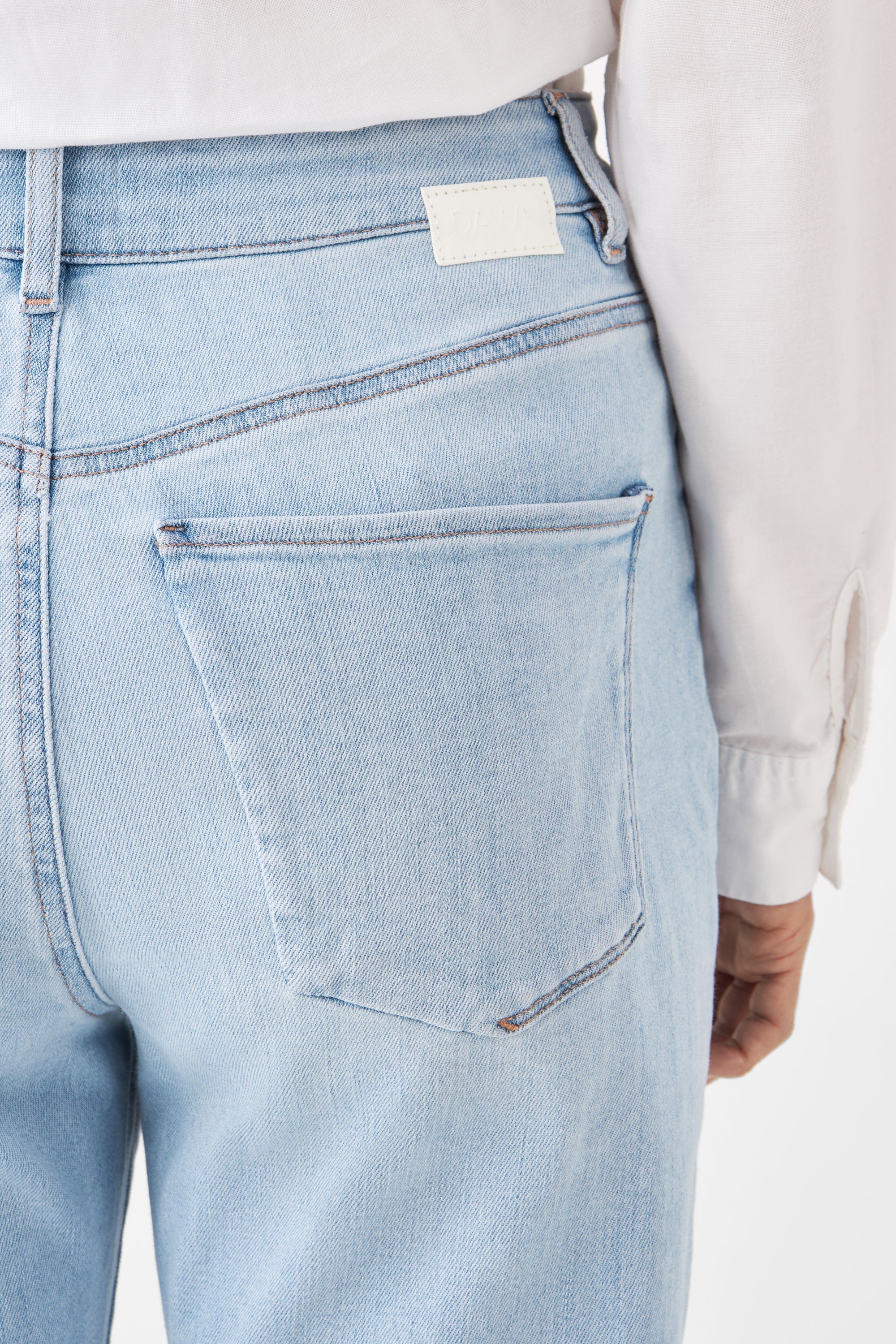 Hellblaue Jeans STARDUST O-Shape Classic aus Bio-Baumwolle von Dawn Denim