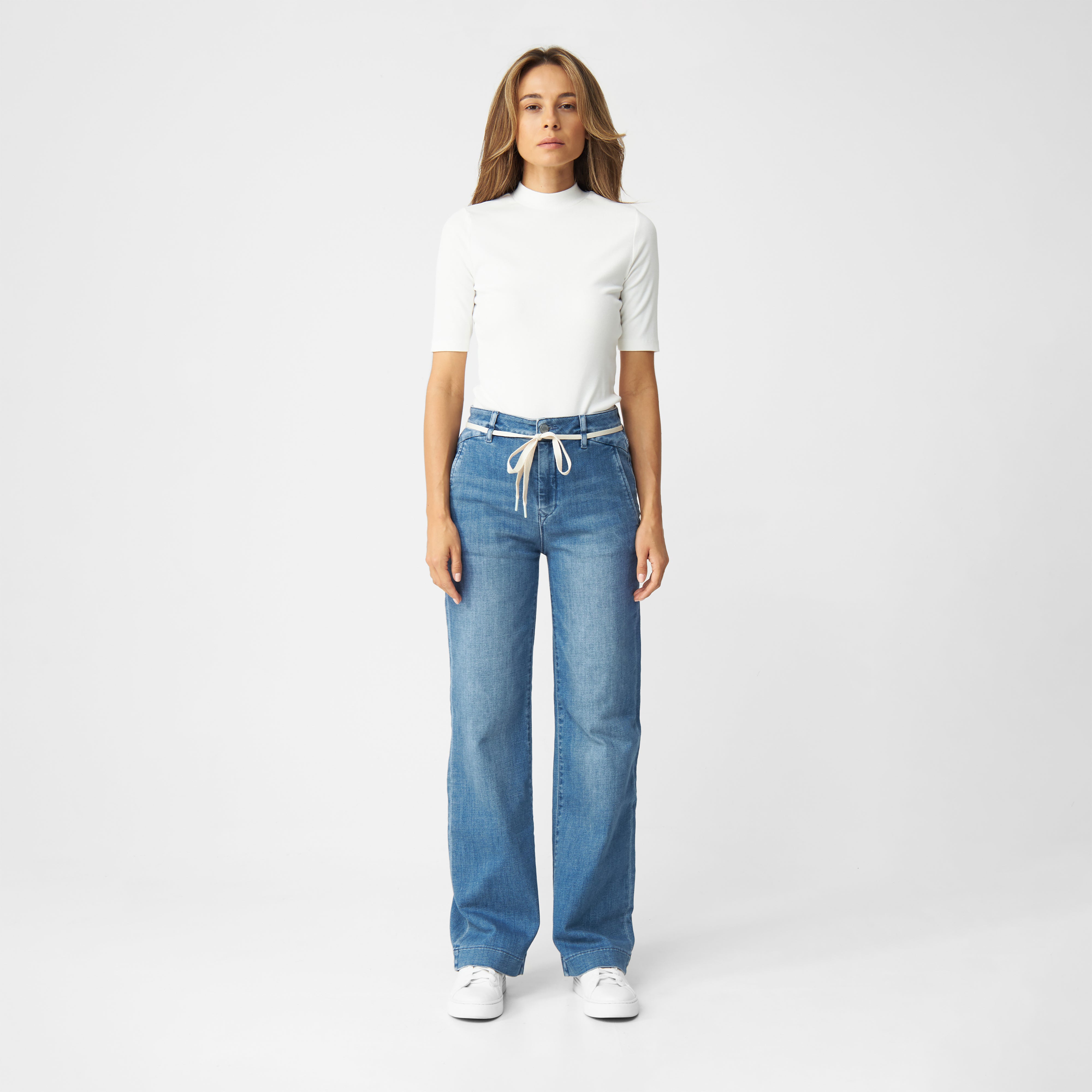 Blaue Jeans DEW Flared French Pocket aus Bio-Baumwolle von Dawn Denim