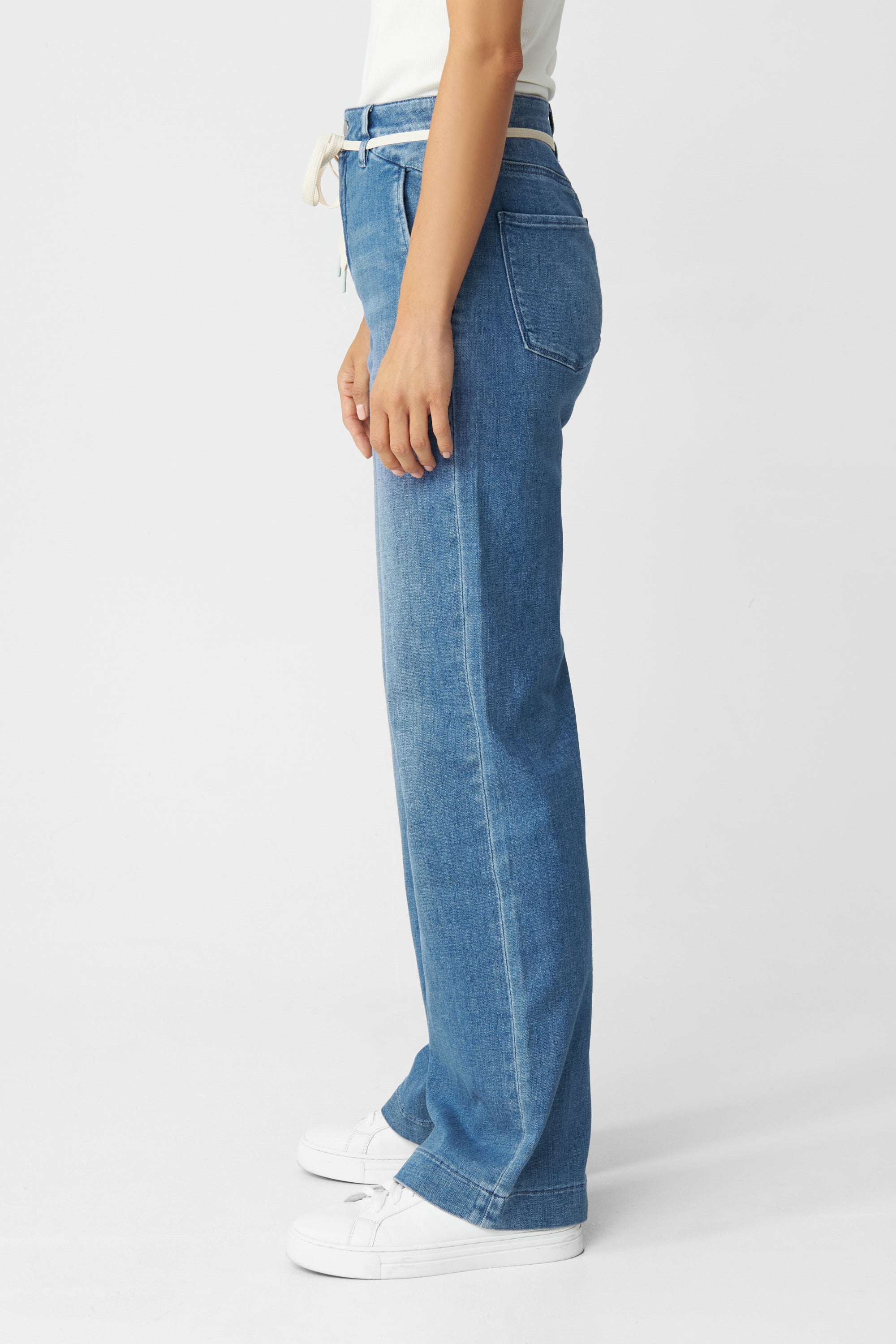 Blaue Jeans DEW Flared French Pocket aus Bio-Baumwolle von Dawn Denim