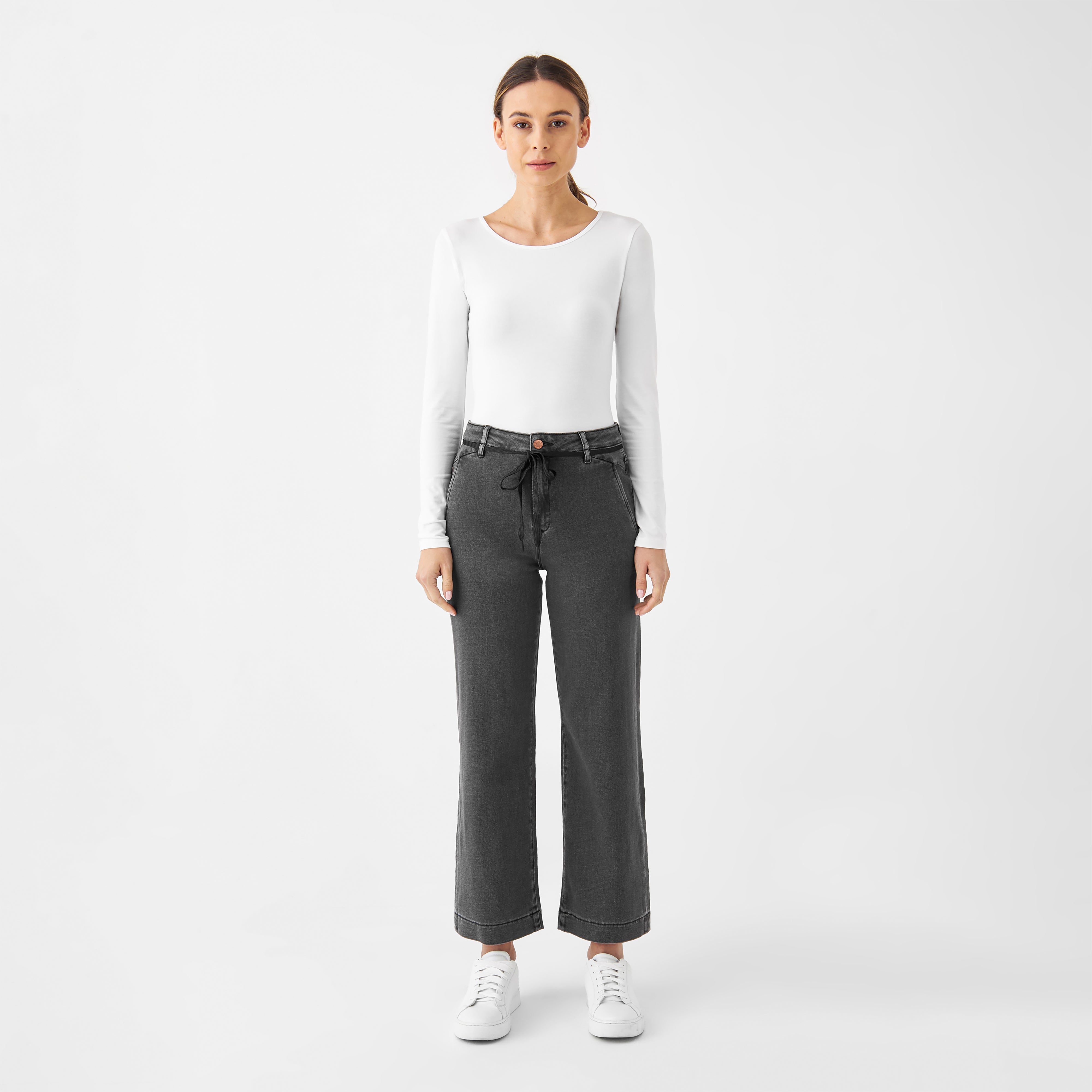 Graue Jeans DEW Flared Cropped French Pocket aus Bio-Baumwolle von Dawn Denim