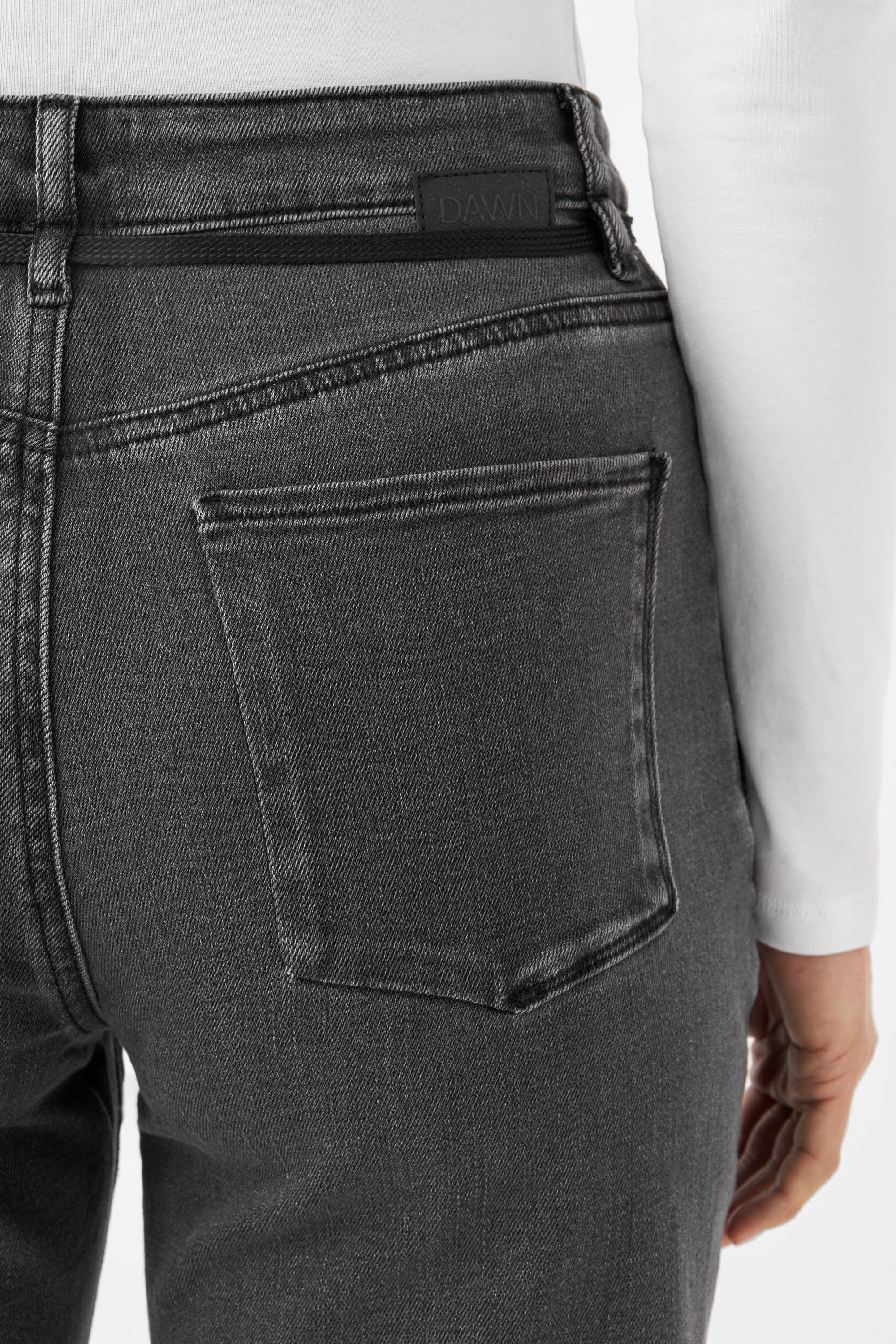Graue Jeans DEW Flared Cropped French Pocket aus Bio-Baumwolle von Dawn Denim
