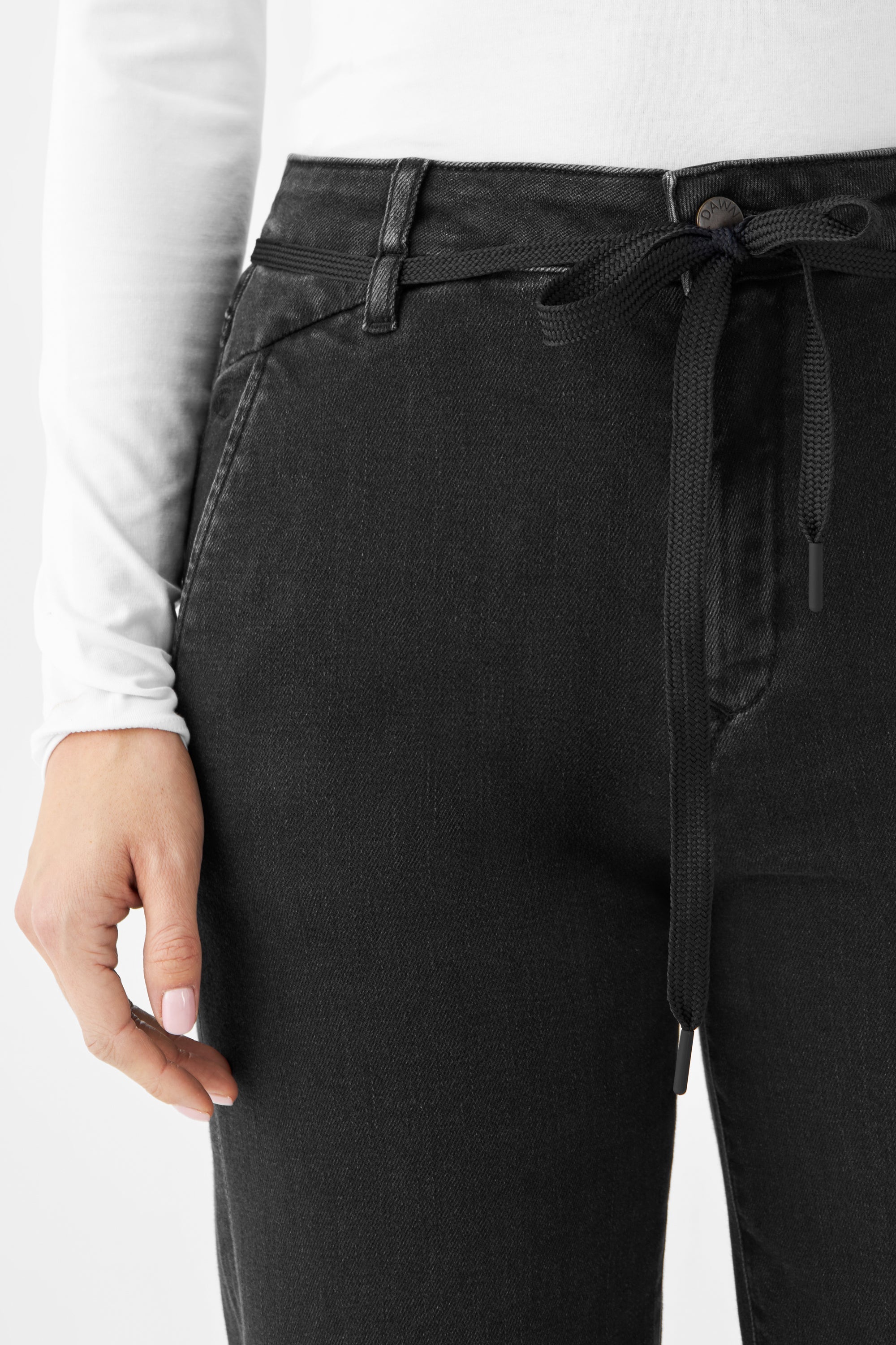 Schwarze Jeans DEW Flared Cropped French Pocket aus Bio-Baumwolle von Dawn Denim