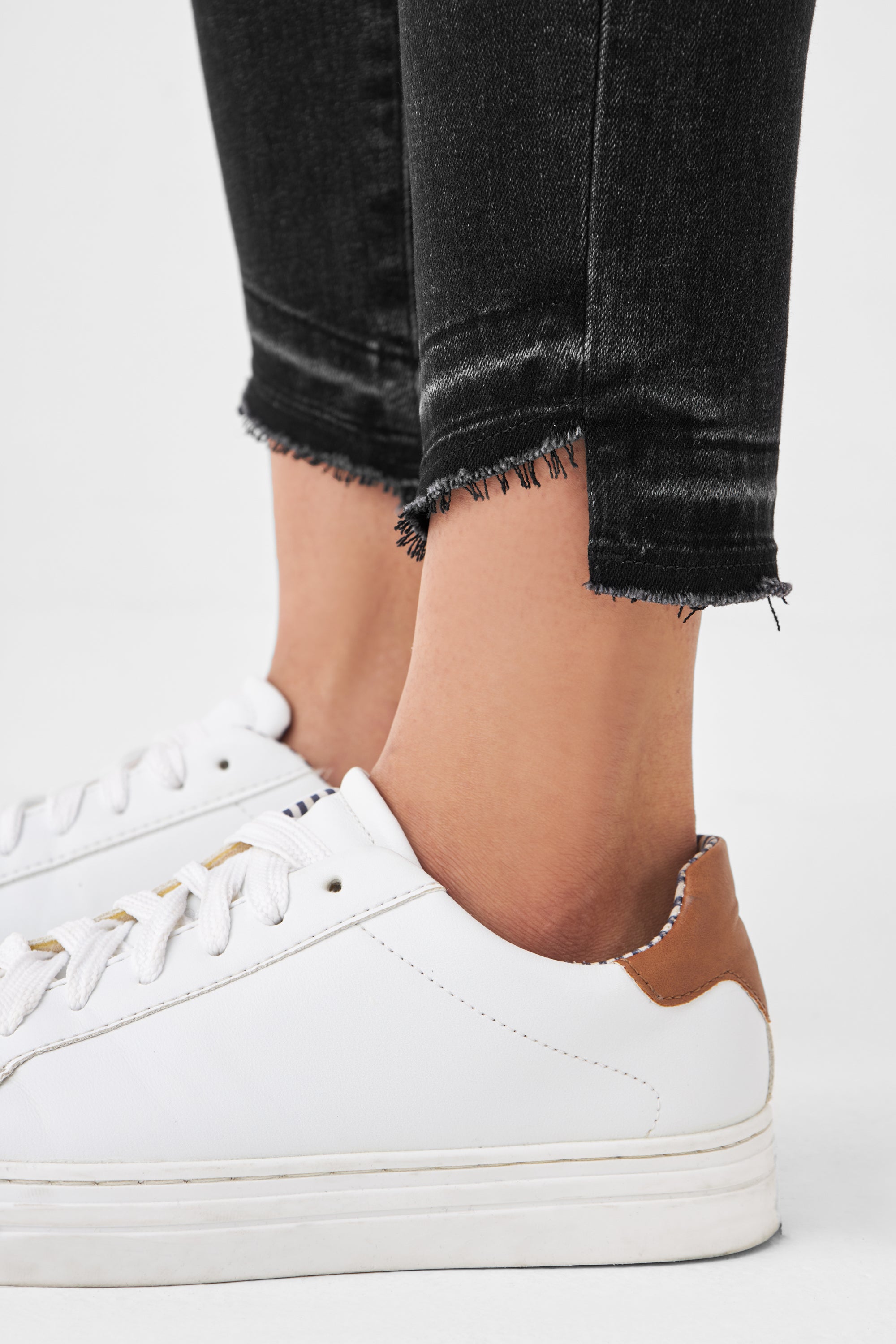 Schwarze Jeans MID SUN Slim basic aus Bio-Baumwolle von Dawn Denim