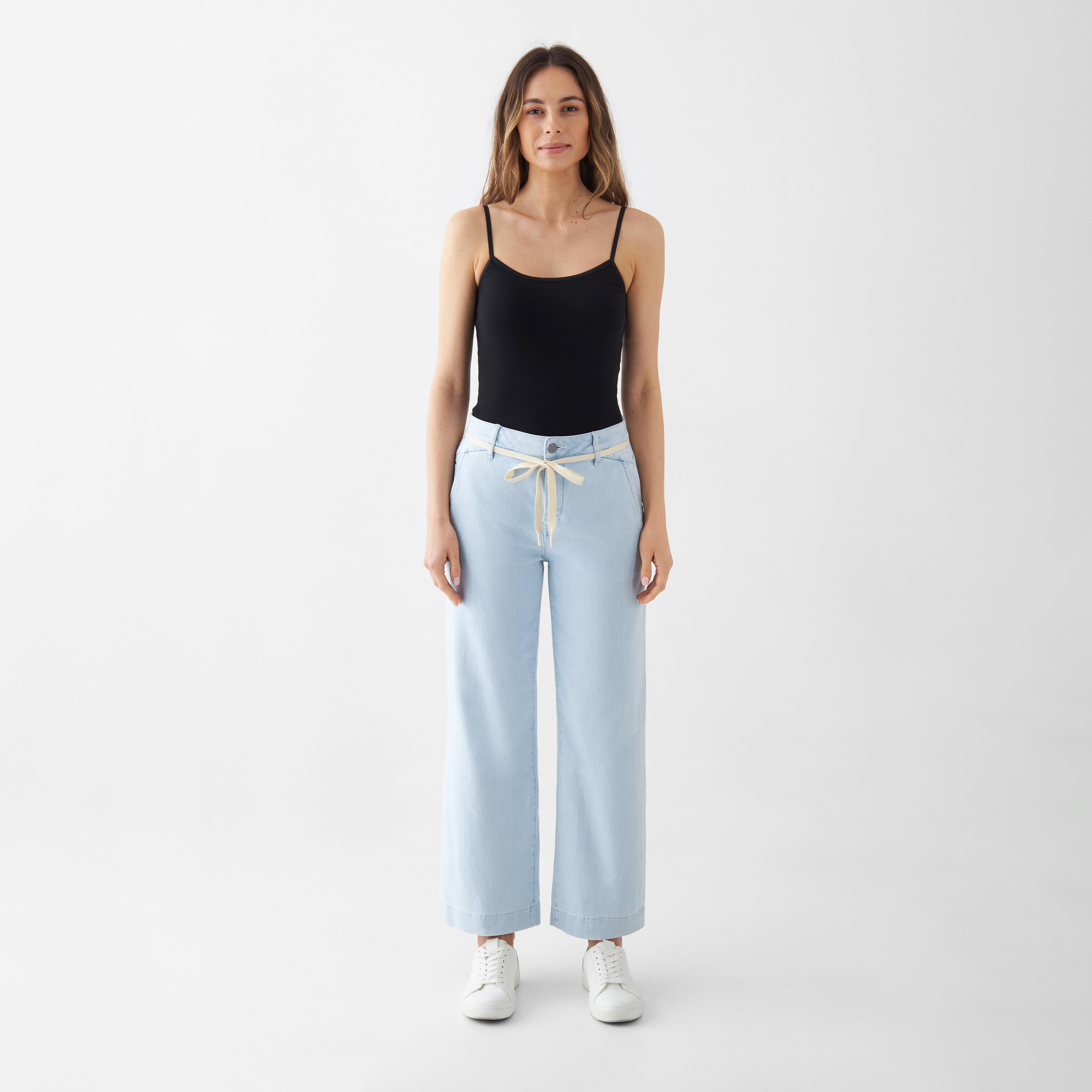 Hellblaue Jeans DEW Flared cropped French Pocket aus Bio-Baumwolle von Dawn Denim