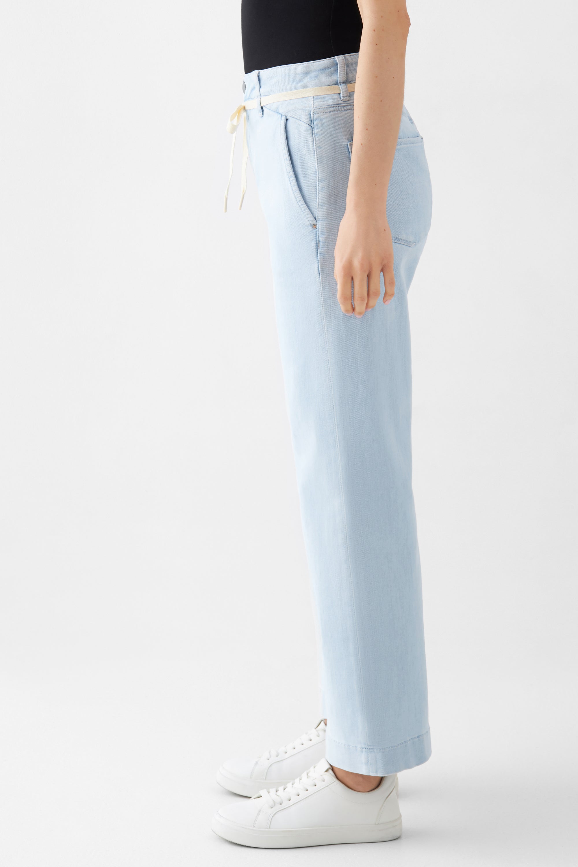 Hellblaue Jeans DEW Flared cropped French Pocket aus Bio-Baumwolle von Dawn Denim