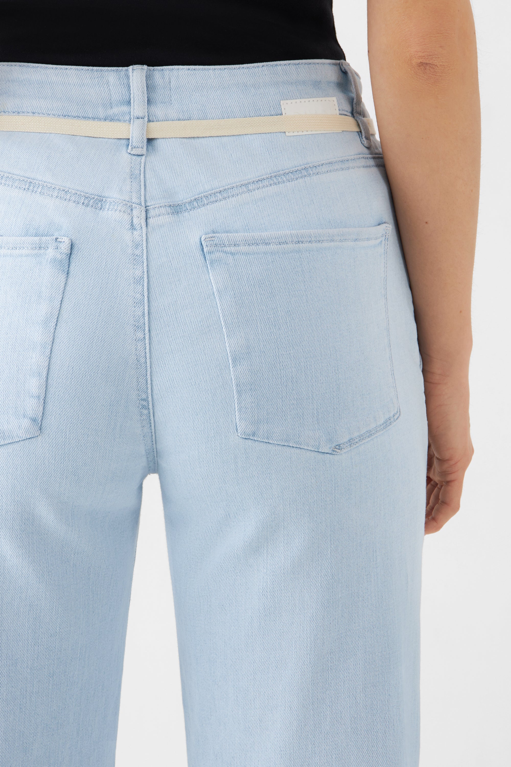 Hellblaue Jeans DEW Flared cropped French Pocket aus Bio-Baumwolle von Dawn Denim