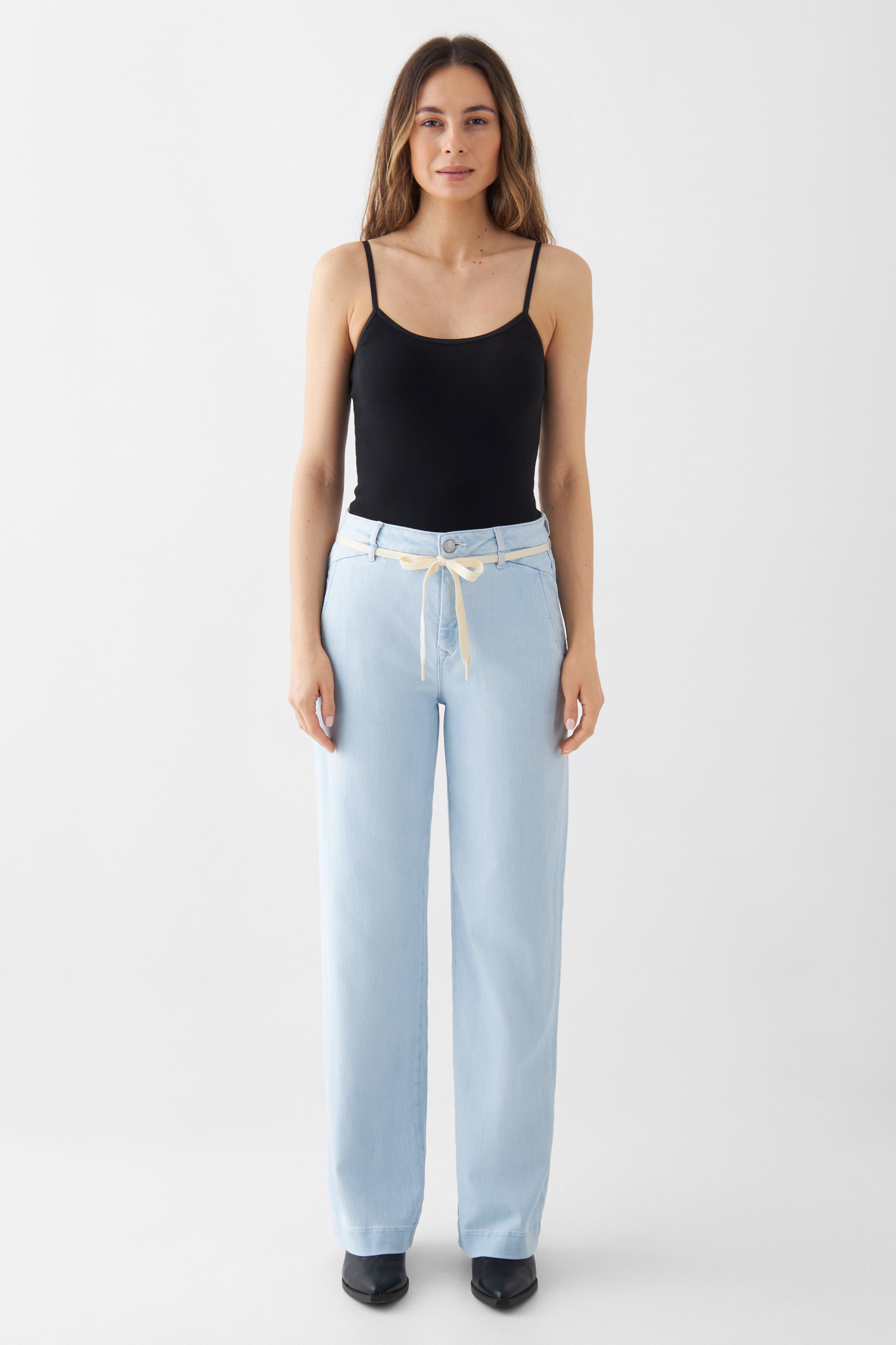 Hellblaue Jeans DEW Flared French Pocket aus Bio-Baumwolle von Dawn Denim