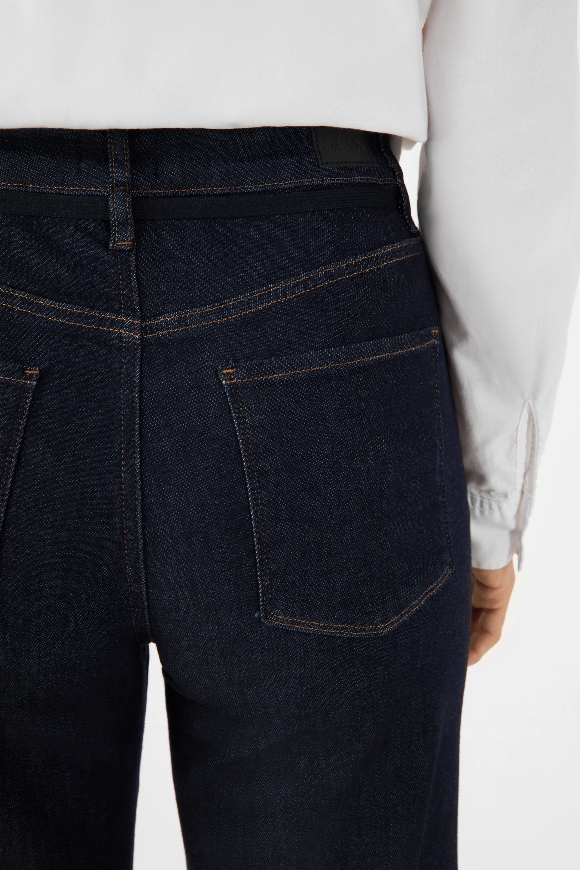 Dunkelblaue Jeans DEW Flared Cropped aus Bio-Baumwolle von Dawn Denim