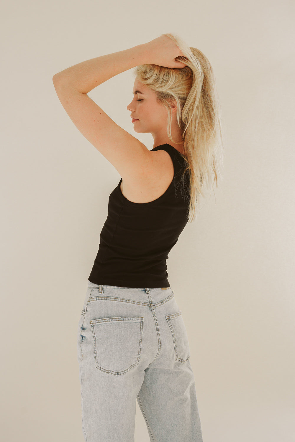 Top noir HANNA en coton 100% biologique de Pura Clothing