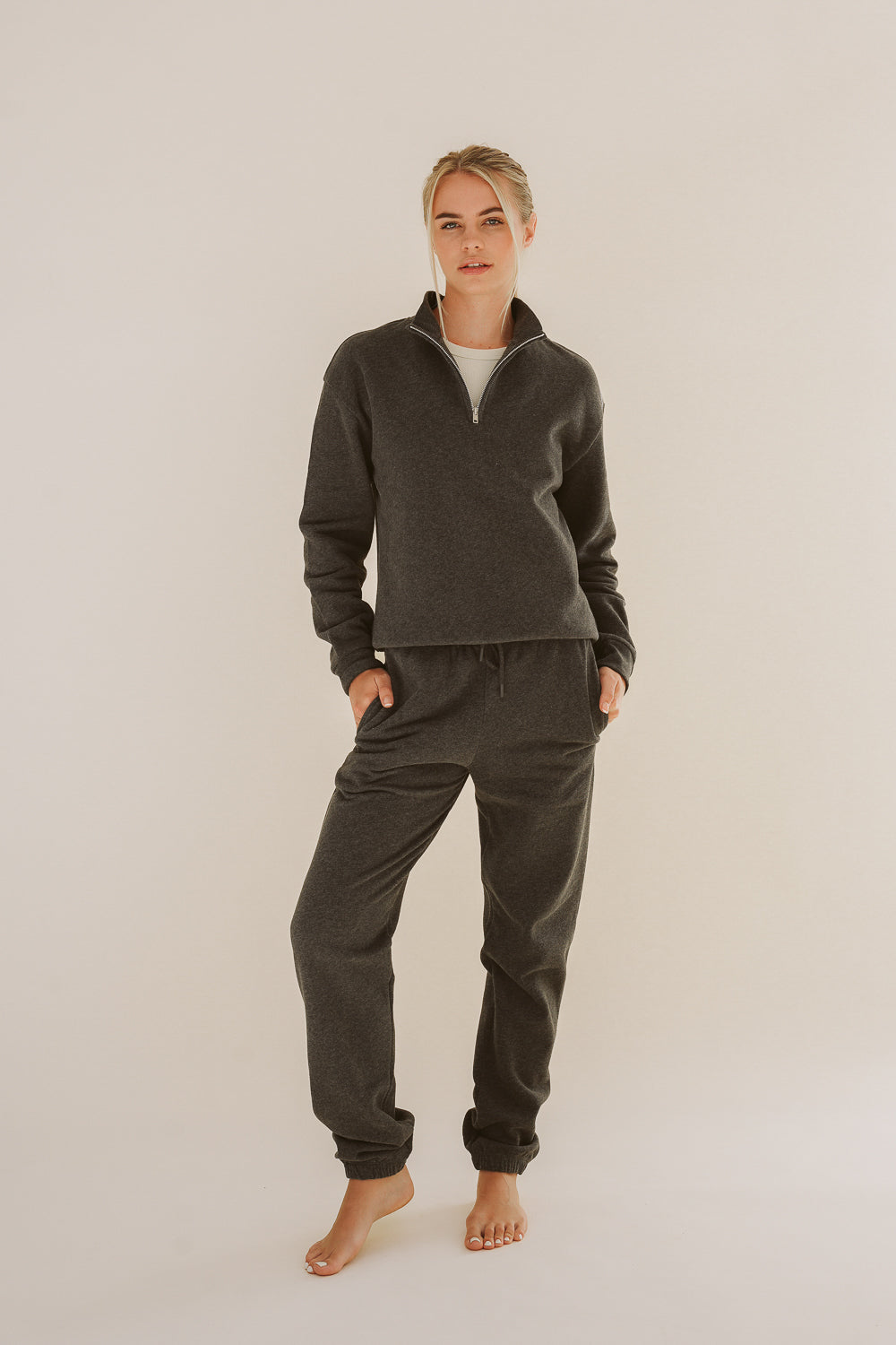 Pull gris foncé en coton 100% biologique de Pura Clothing