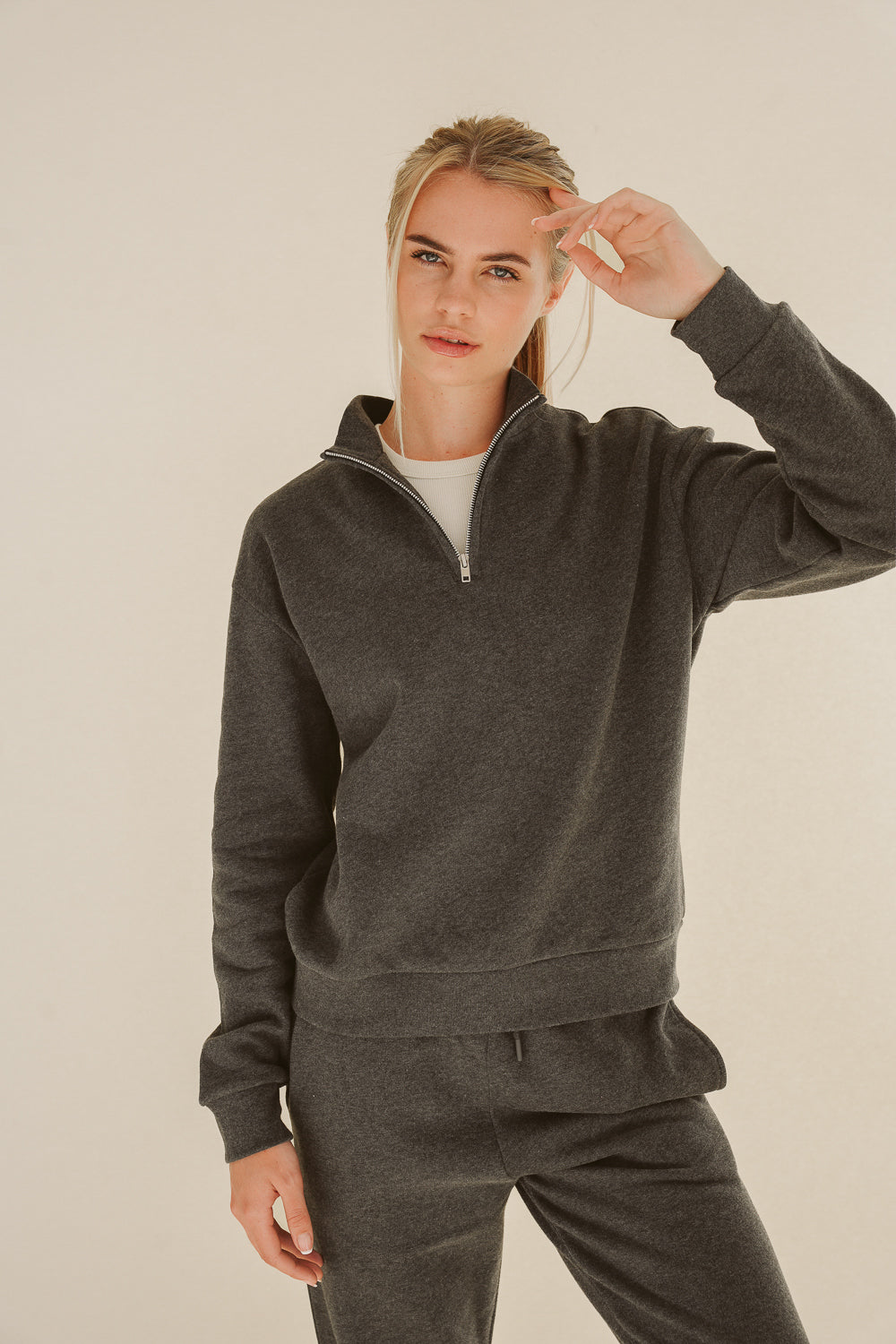 Pull gris foncé en coton 100% biologique de Pura Clothing