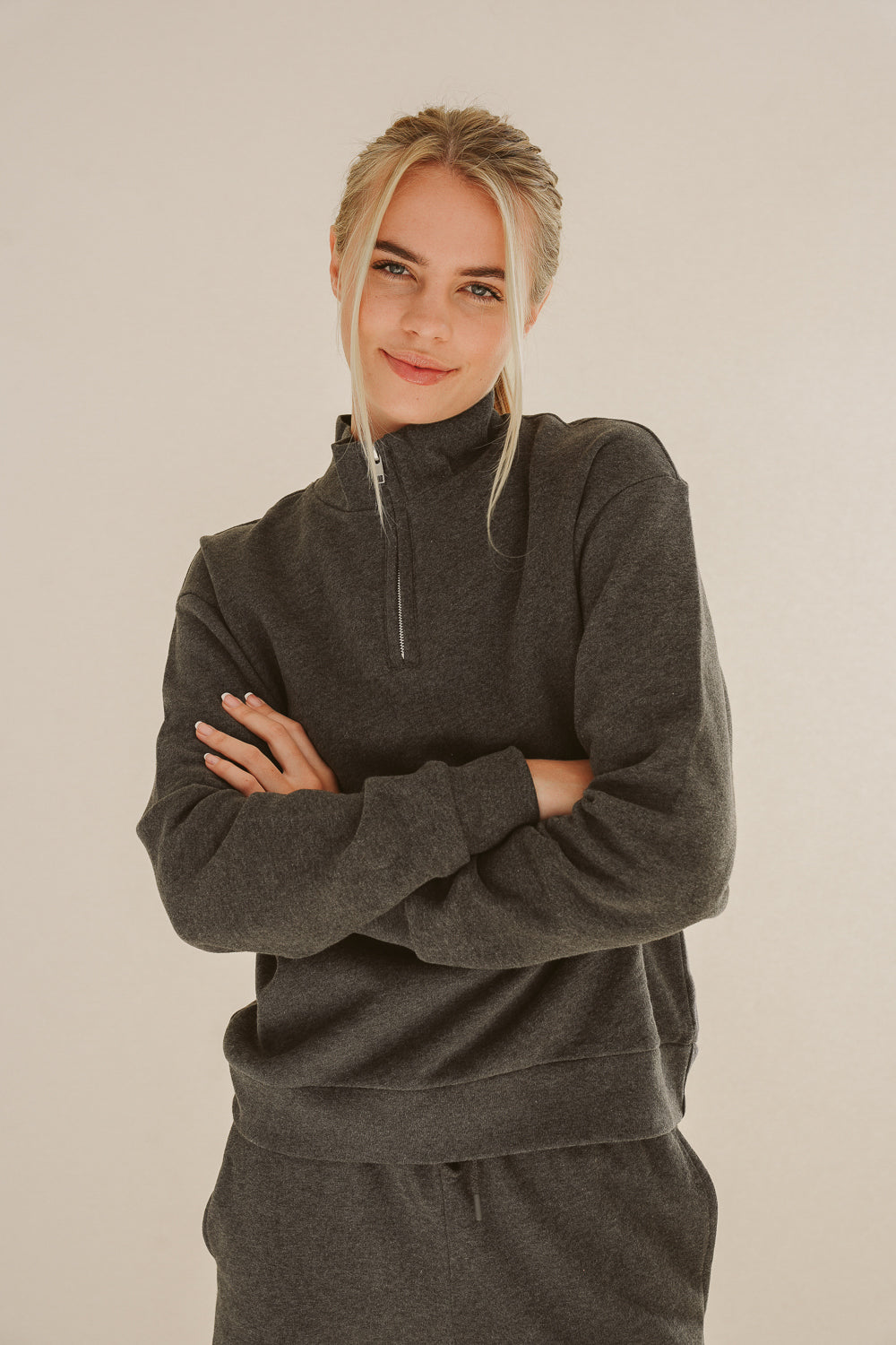 Pull gris foncé en coton 100% biologique de Pura Clothing
