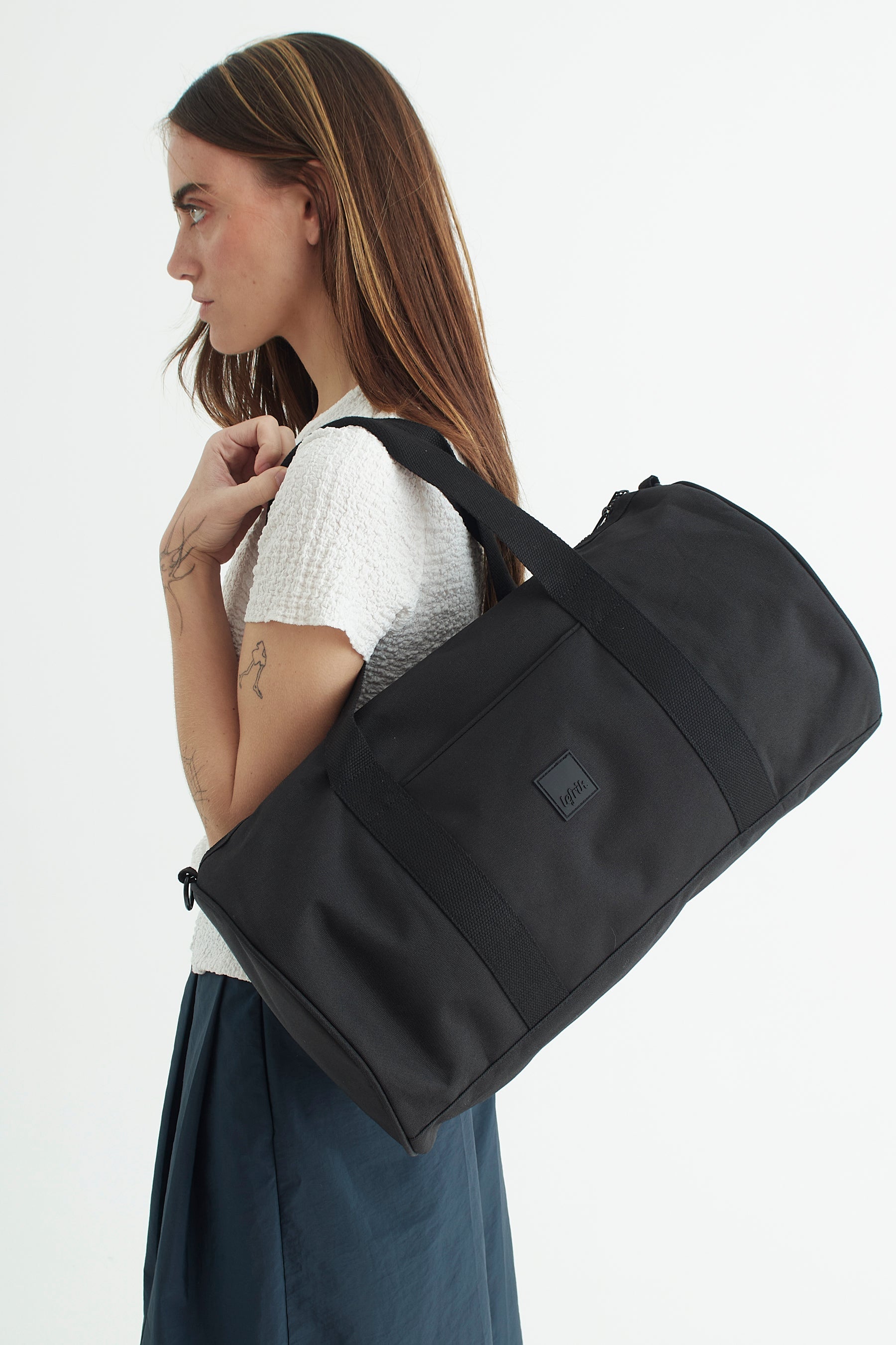 Schwarze Tasche Everyday aus recycelten PET-Flaschen von Lefrik