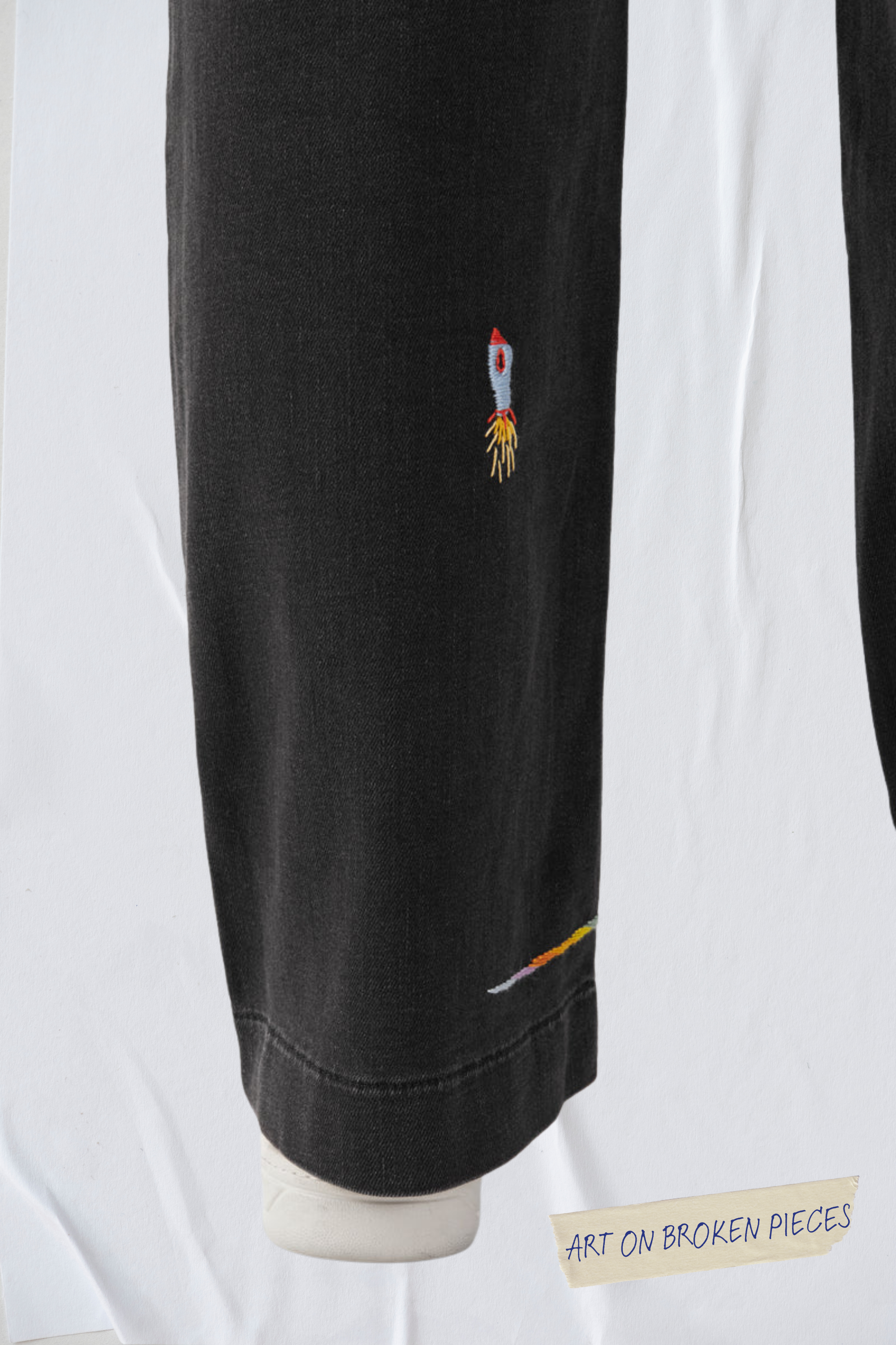 Schwarze Jeans DEW Flared aus Bio-Baumwolle von Dawn Denim