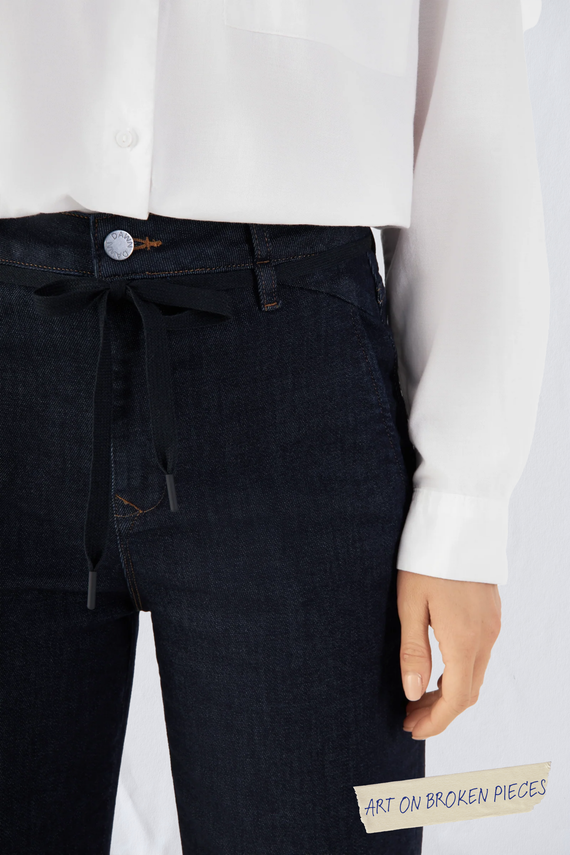 Dunkleblaue Jeans Dew Flared Cropped Limitierte Editition aus Bio-Baumwolle von Dawn Denim