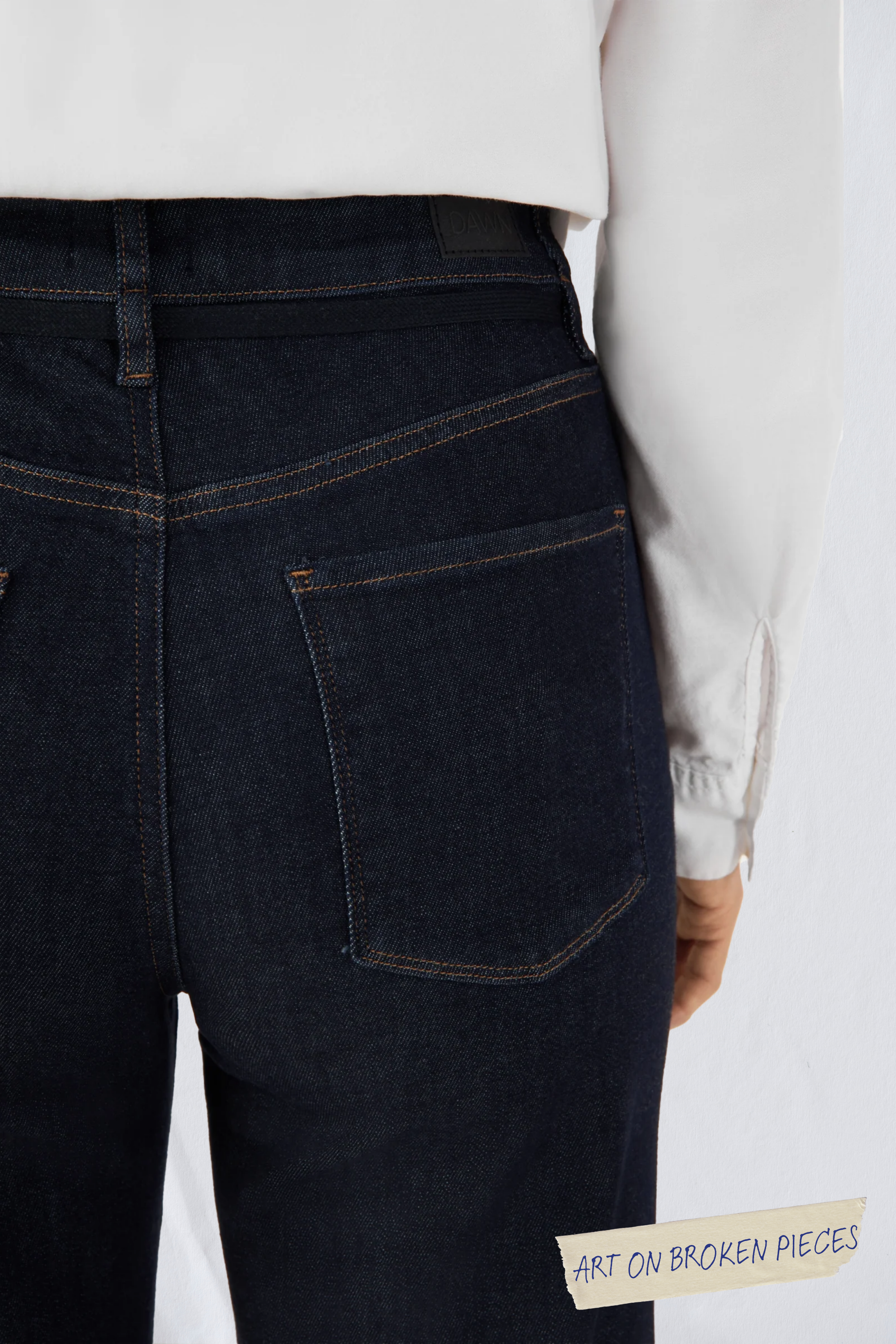 Dunkleblaue Jeans Dew Flared Cropped Limitierte Editition aus Bio-Baumwolle von Dawn Denim
