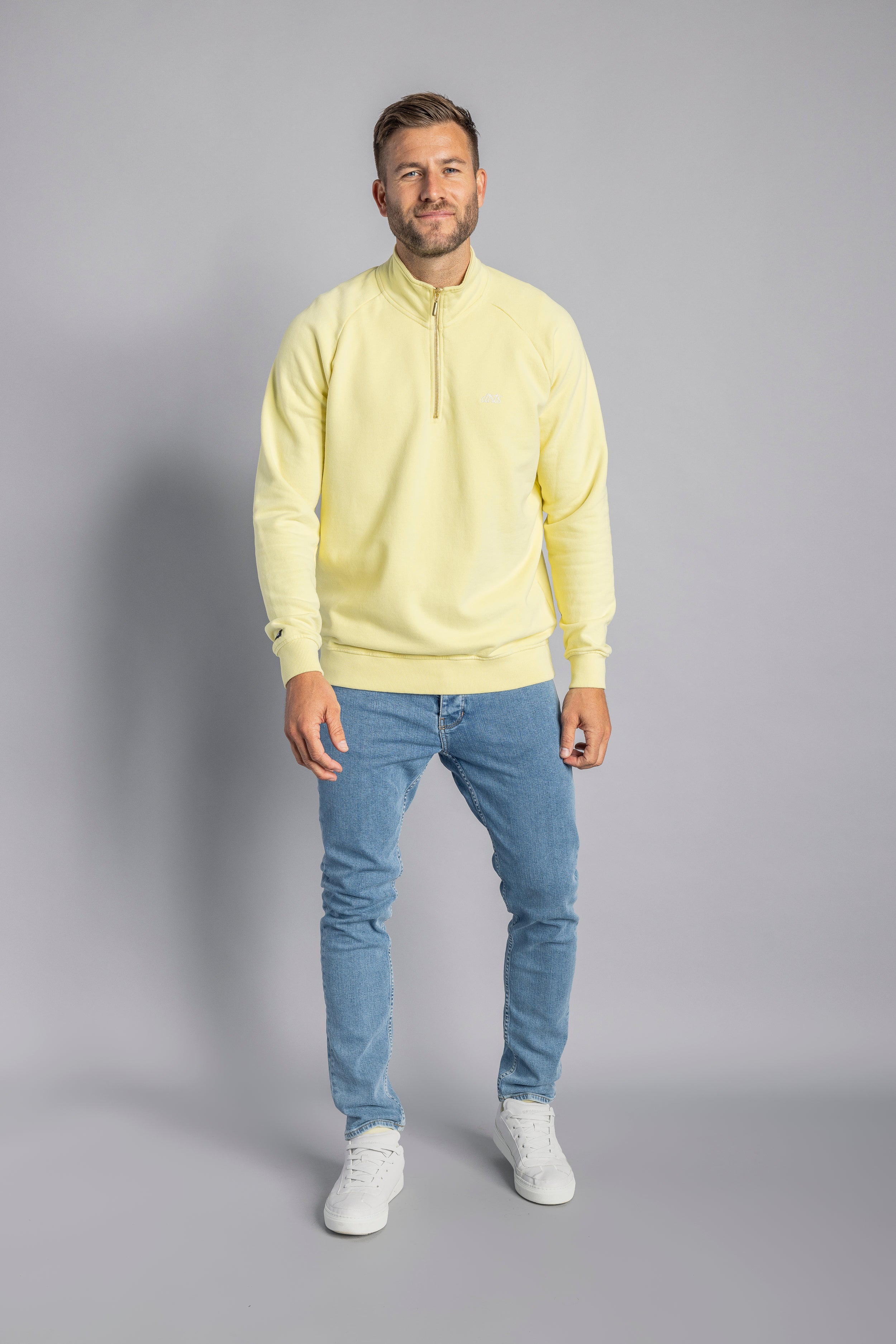 Gelber Sweater Quarter Zip Raglan aus 100% Bio-Baumwolle von DIRTS
