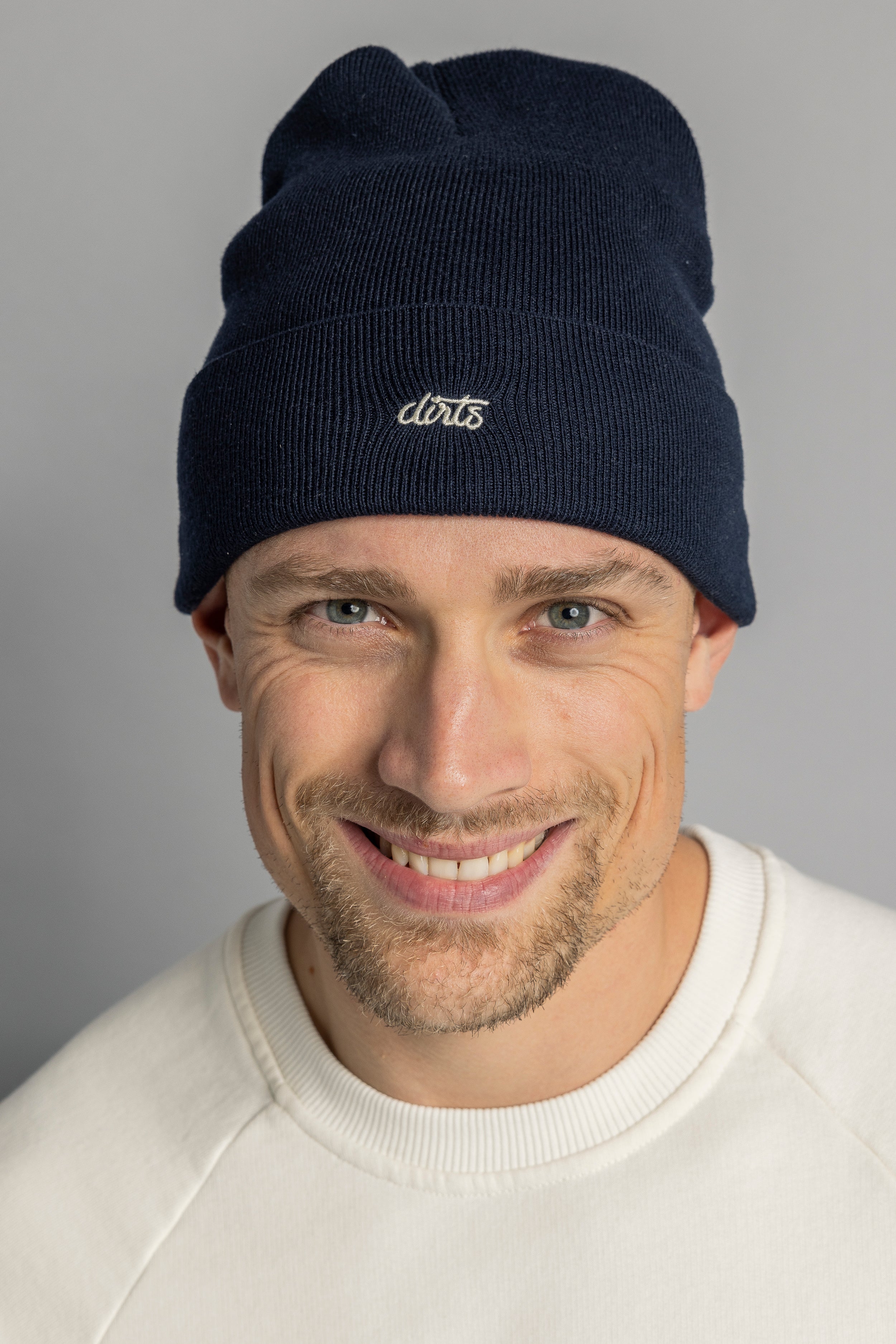 Dunkel-blaue Beanie Classic aus 100% Bio-Baumwolle von DIRTS