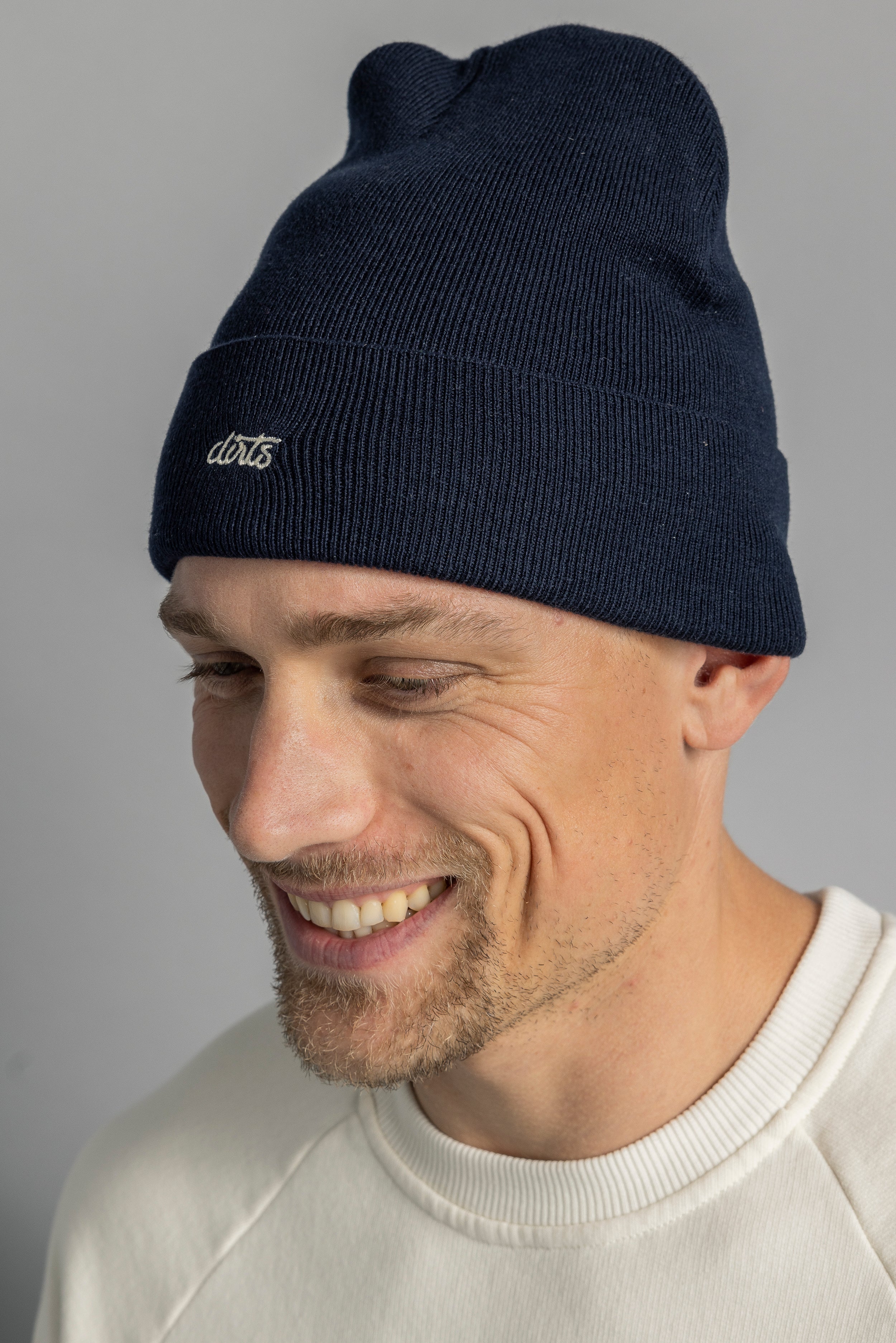 Dunkel-blaue Beanie Classic aus 100% Bio-Baumwolle von DIRTS