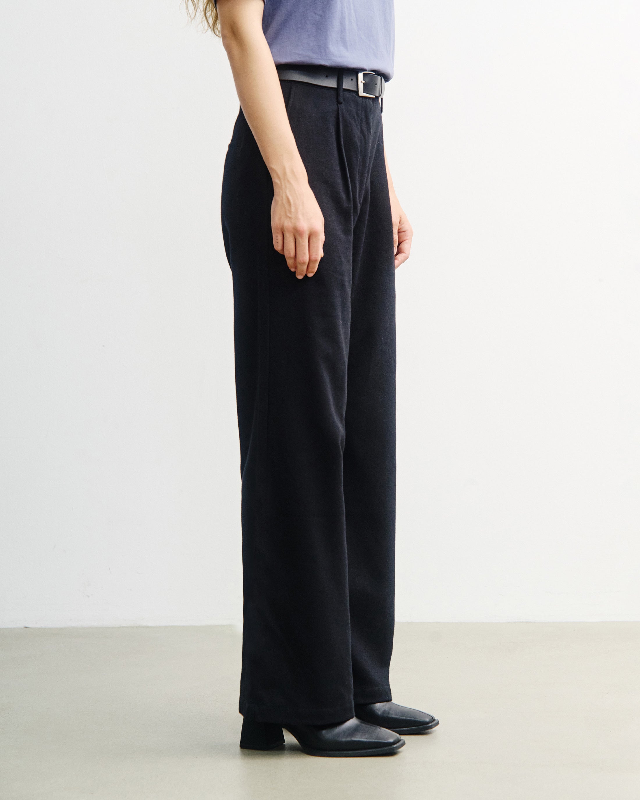 Schwarze Flanellhose High-Waist aus 100% Bio-Baumwolle von Rotholz
