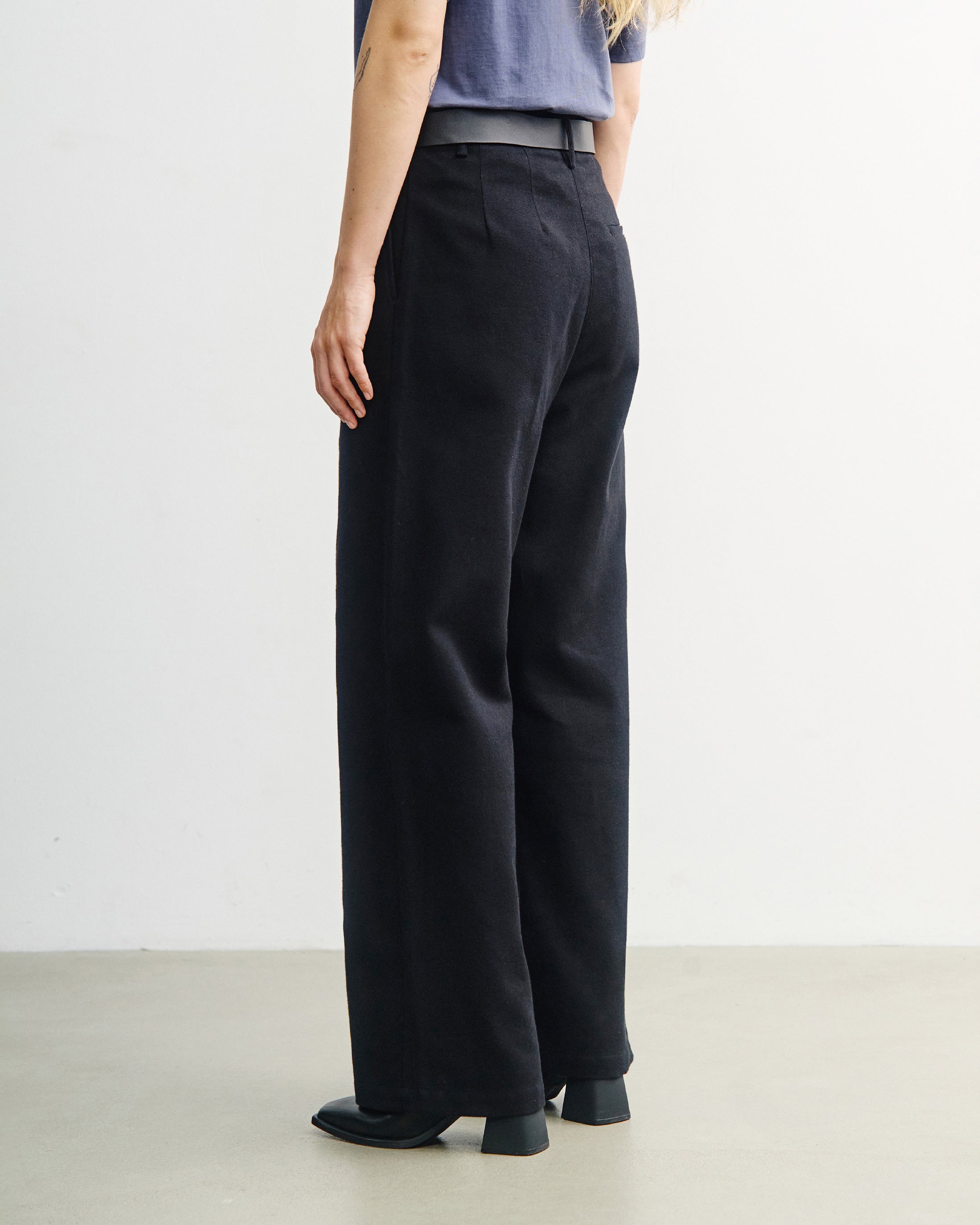 Schwarze Flanellhose High-Waist aus 100% Bio-Baumwolle von Rotholz