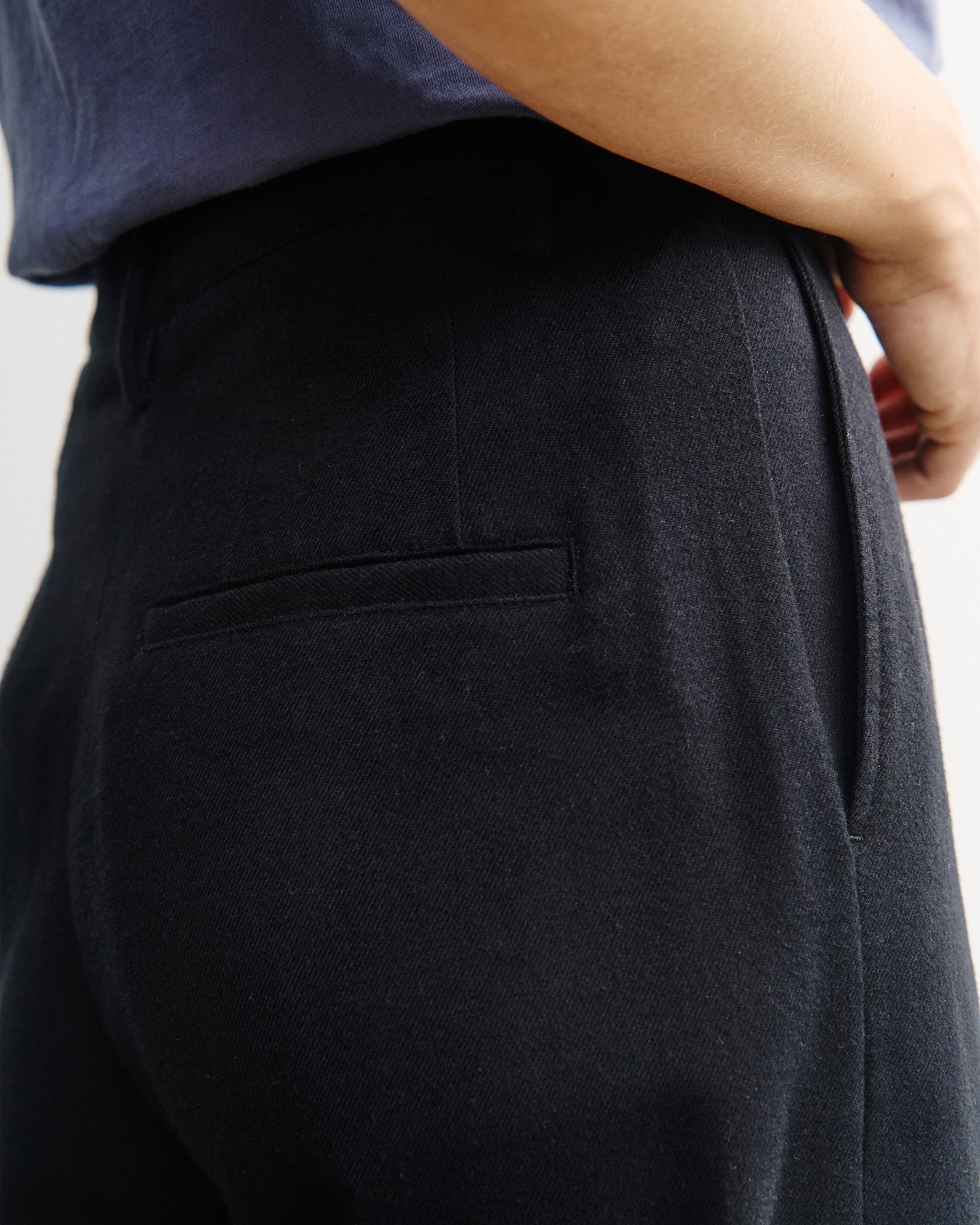 Schwarze Flanellhose High-Waist aus 100% Bio-Baumwolle von Rotholz