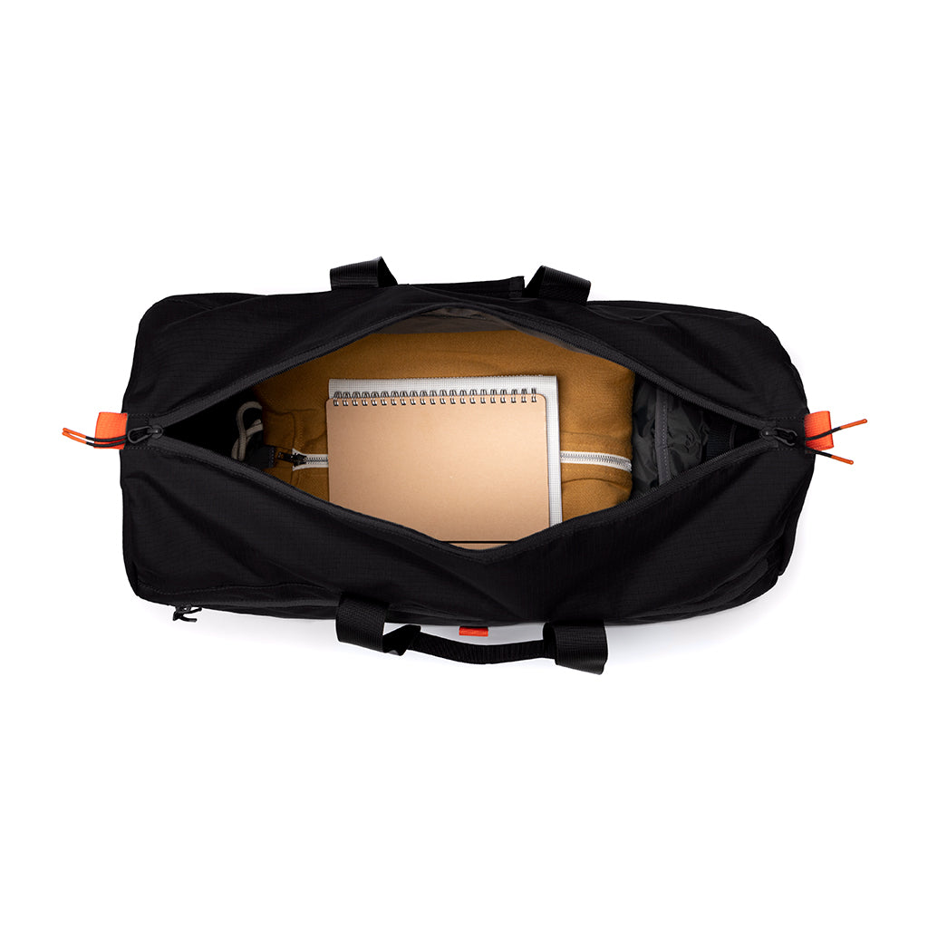 Schwarze Reisetasche Vandra aus recyceltem PET von Lefrik