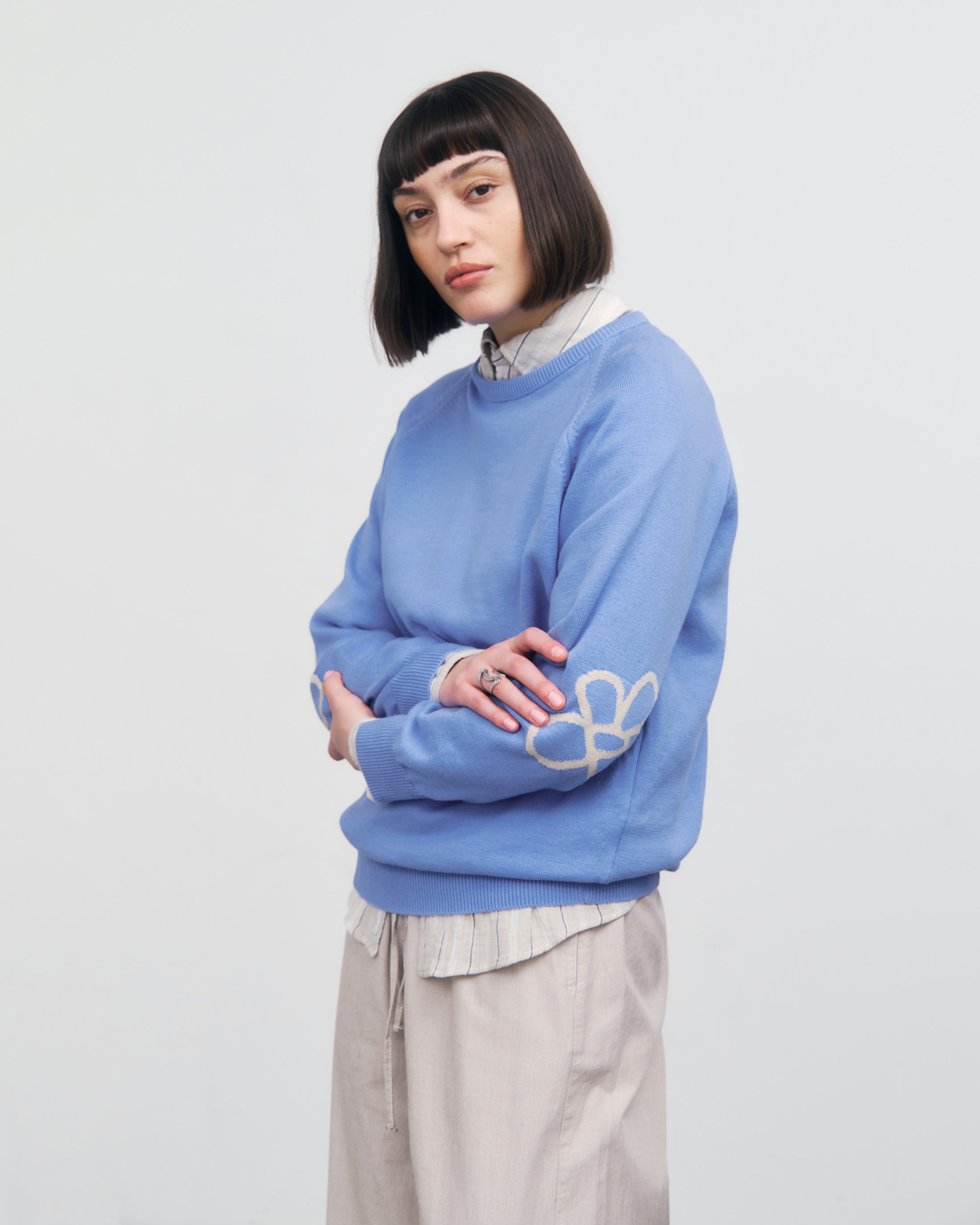 Blauer Strickpullover Flower aus 100% Bio-Baumwolle von Rotholz