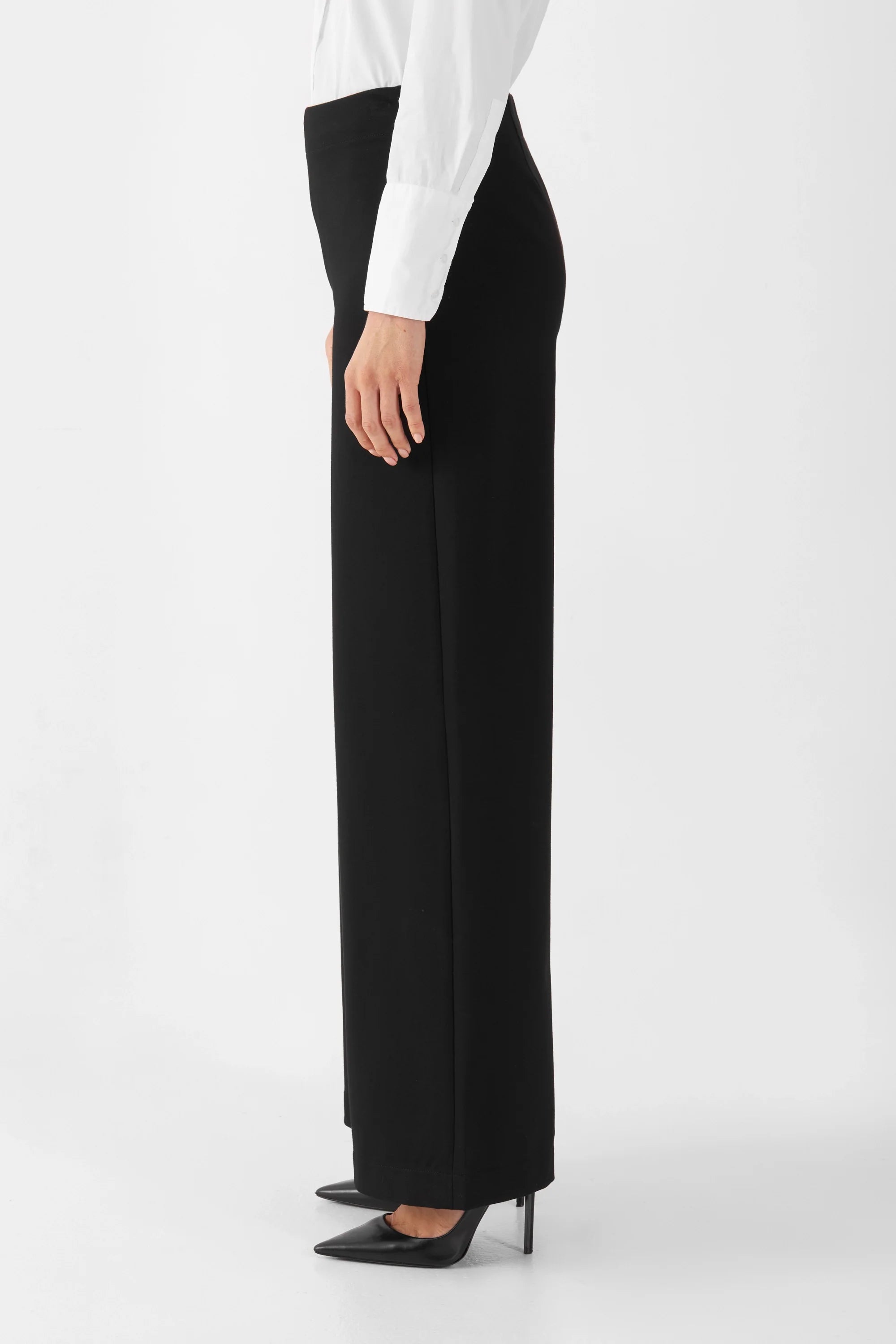 Schwarze Hose GLOOM Wide Leg Performer aus Viskose von Dawn Denim