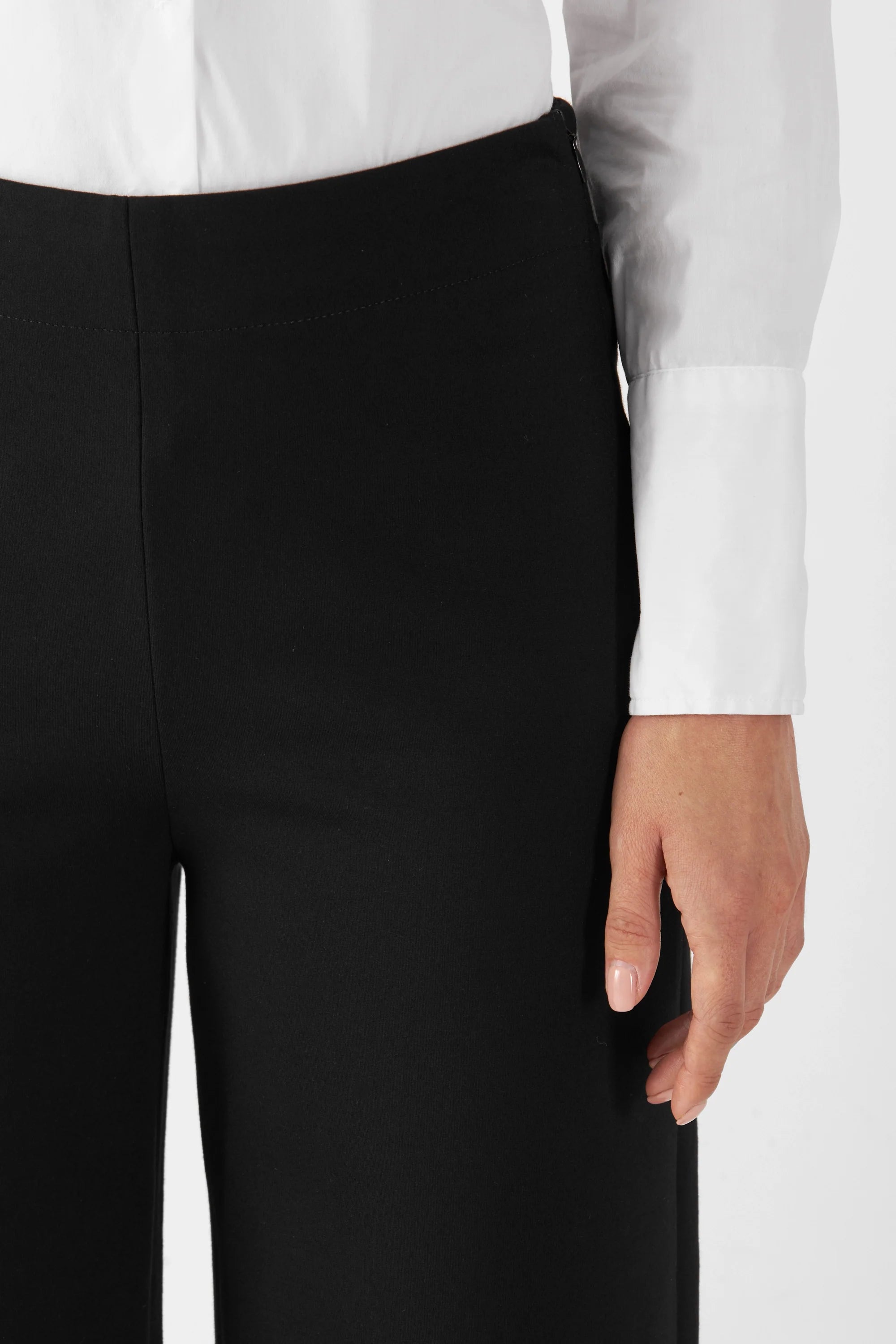 Schwarze Hose GLOOM Wide Leg Performer aus Viskose von Dawn Denim