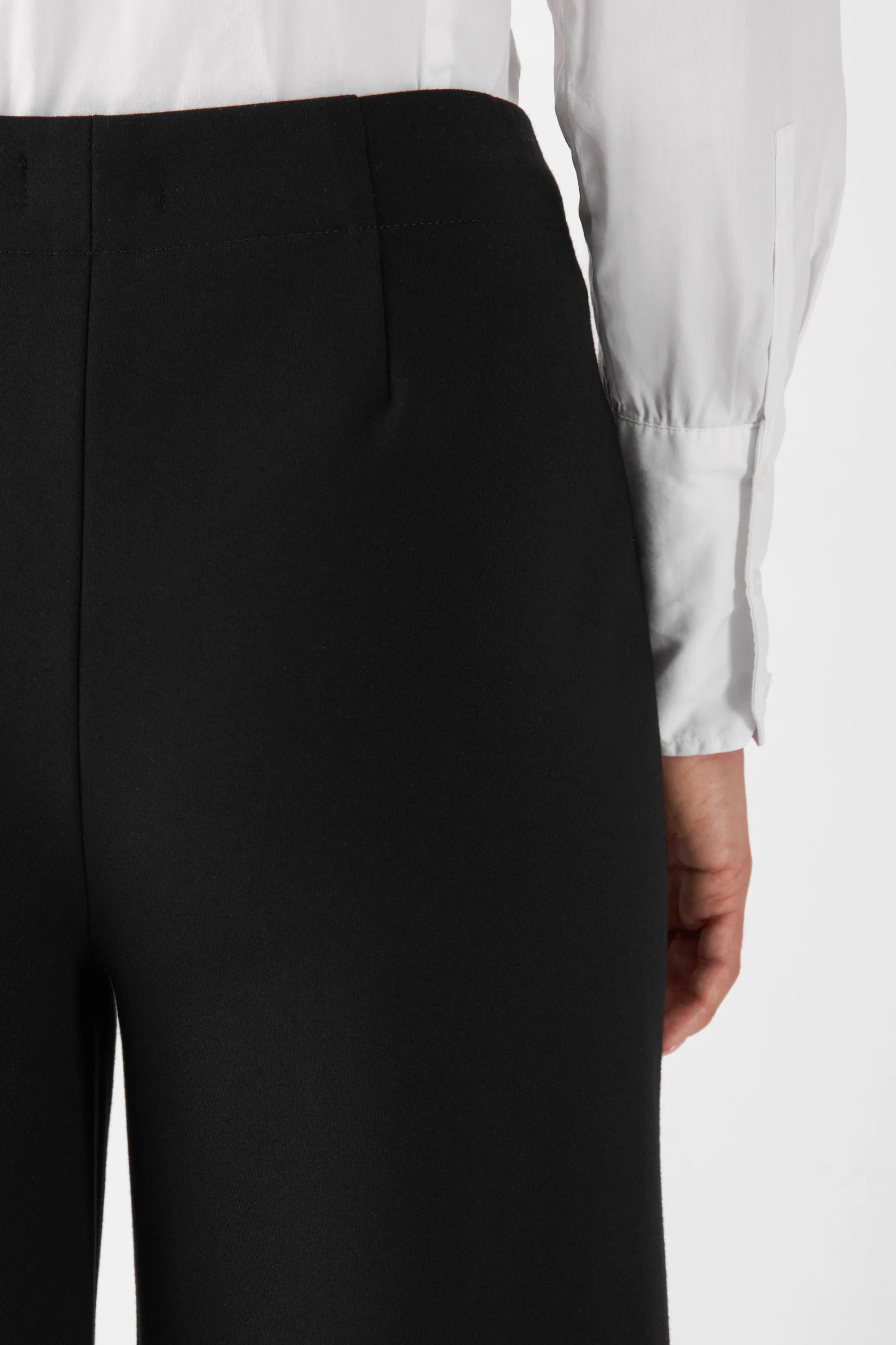 Schwarze Hose GLOOM Wide Leg Performer aus Viskose von Dawn Denim
