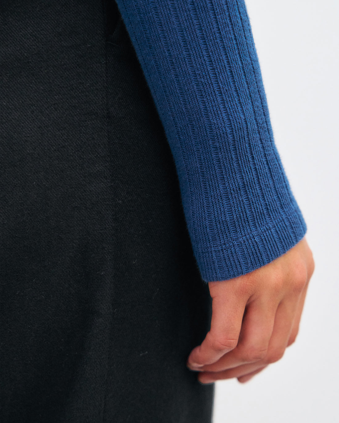 Blaues Langarmshirt aus 100% Bio-Baumwolle von Rotholz