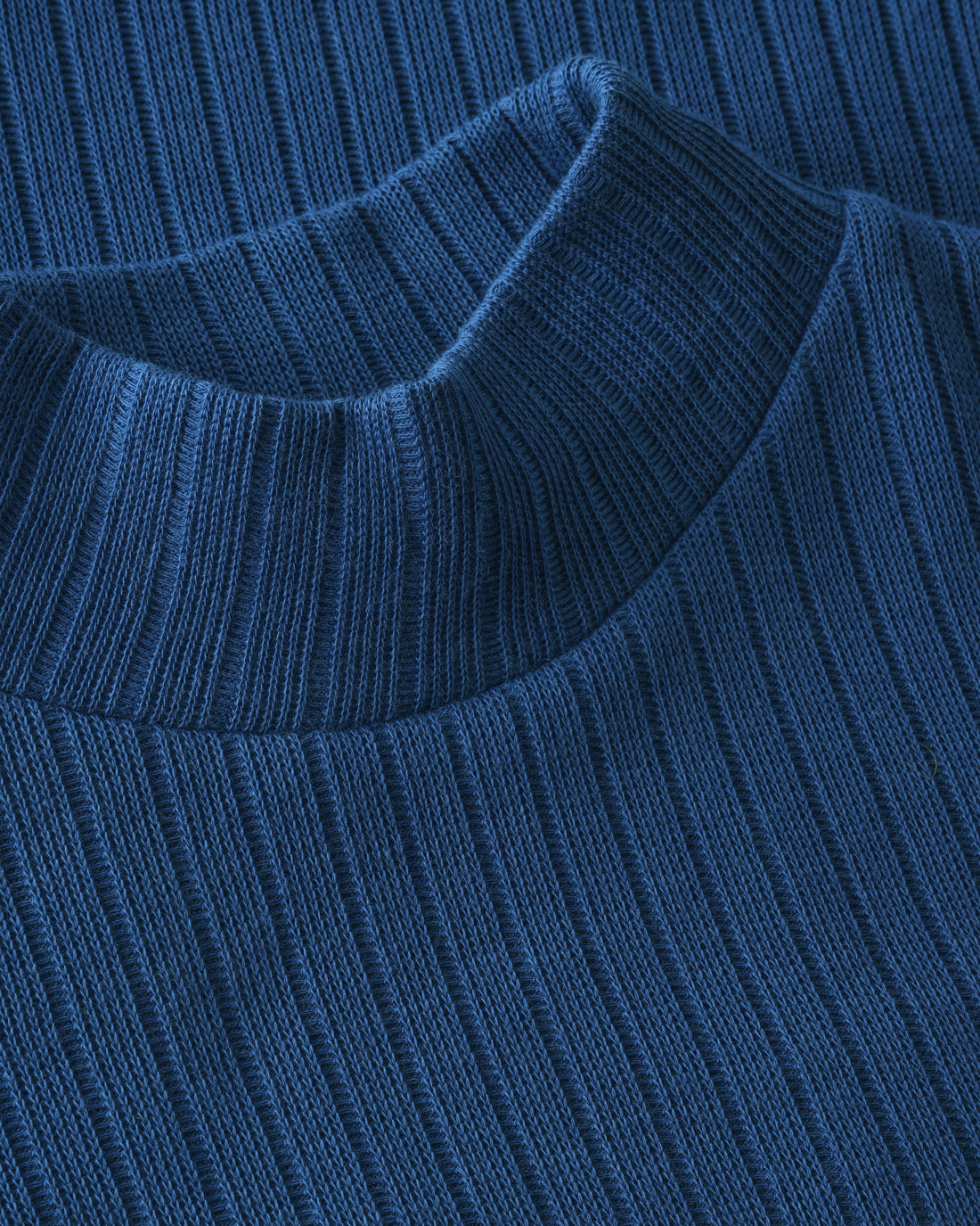 Blaues Langarmshirt aus 100% Bio-Baumwolle von Rotholz