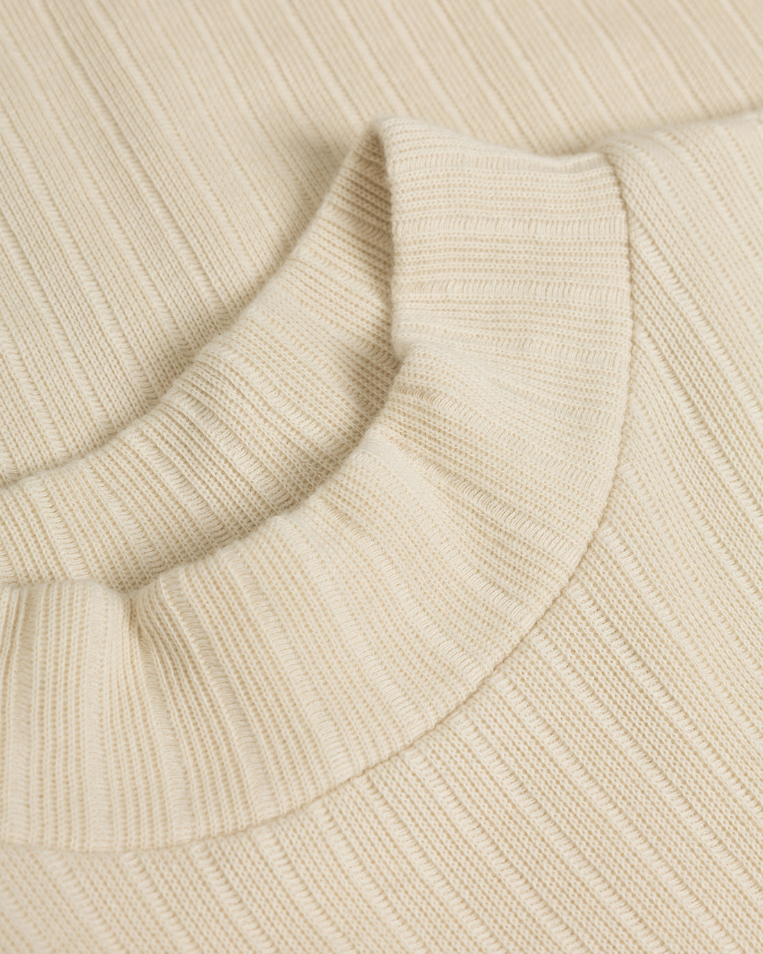 Helles Langarmshirt Mockneck aus Bio-Baumwolle von Rotholz