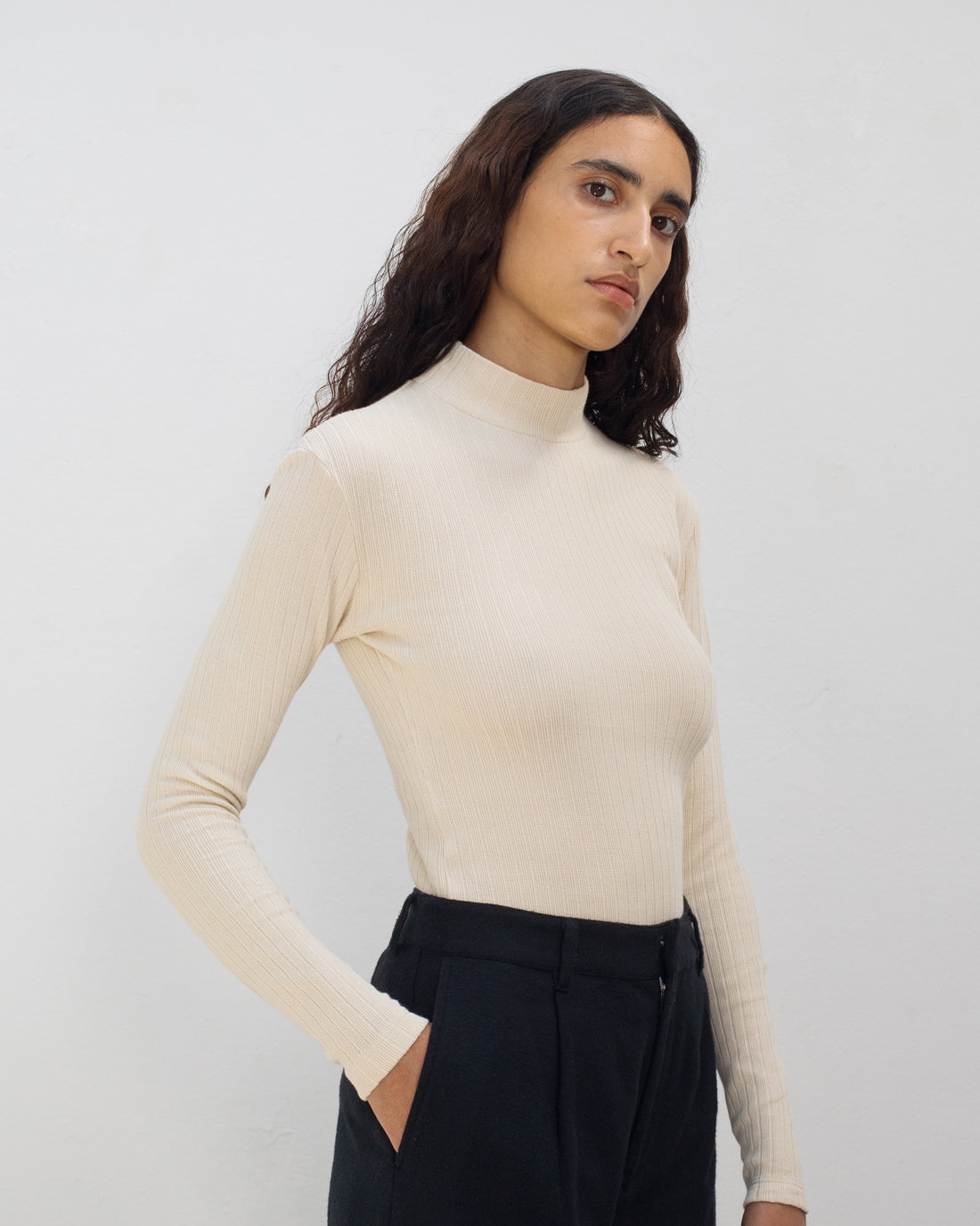 Helles Langarmshirt Mockneck aus Bio-Baumwolle von Rotholz