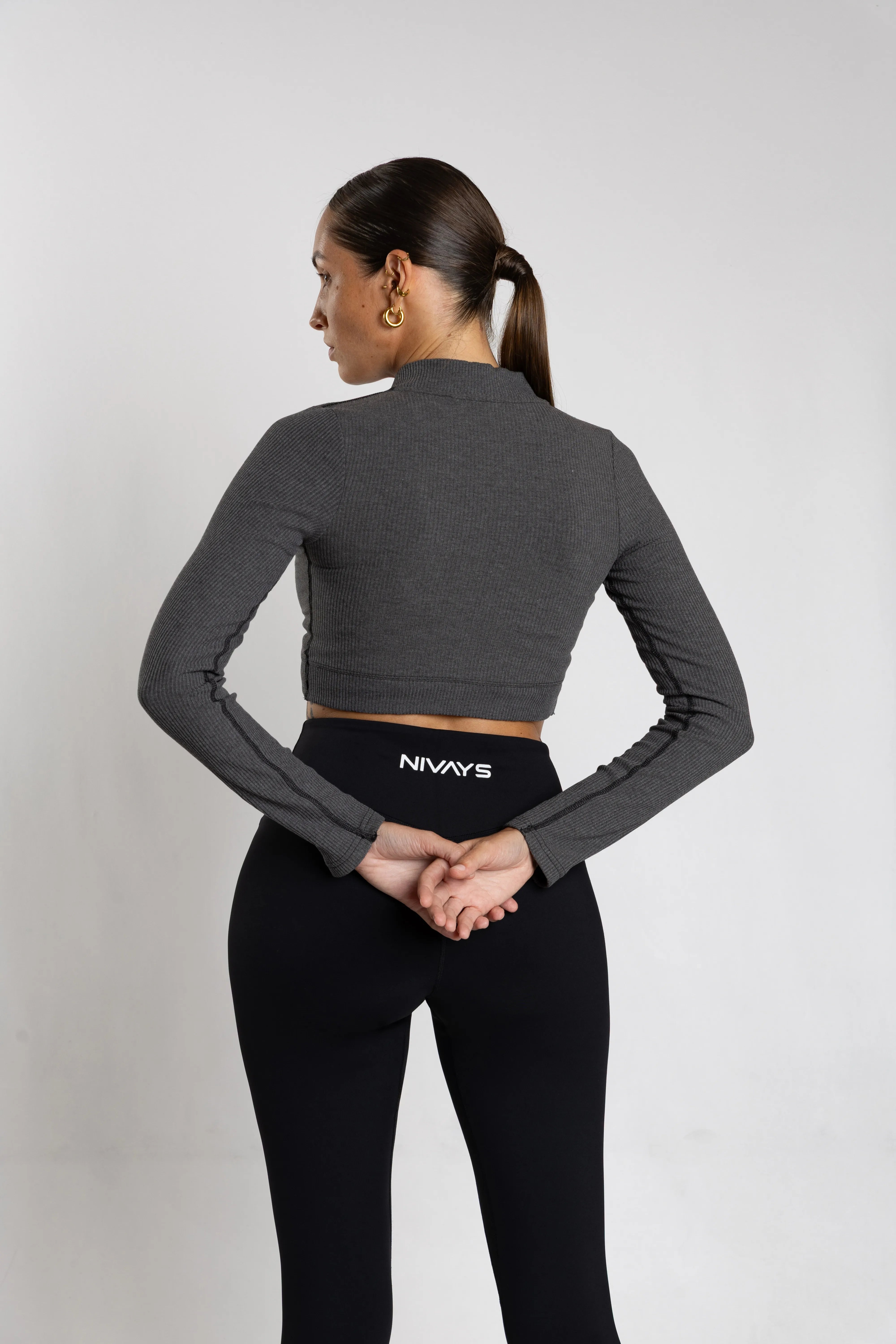 NIVɅYS eco-conscious activewear, style and functionality for workouts.