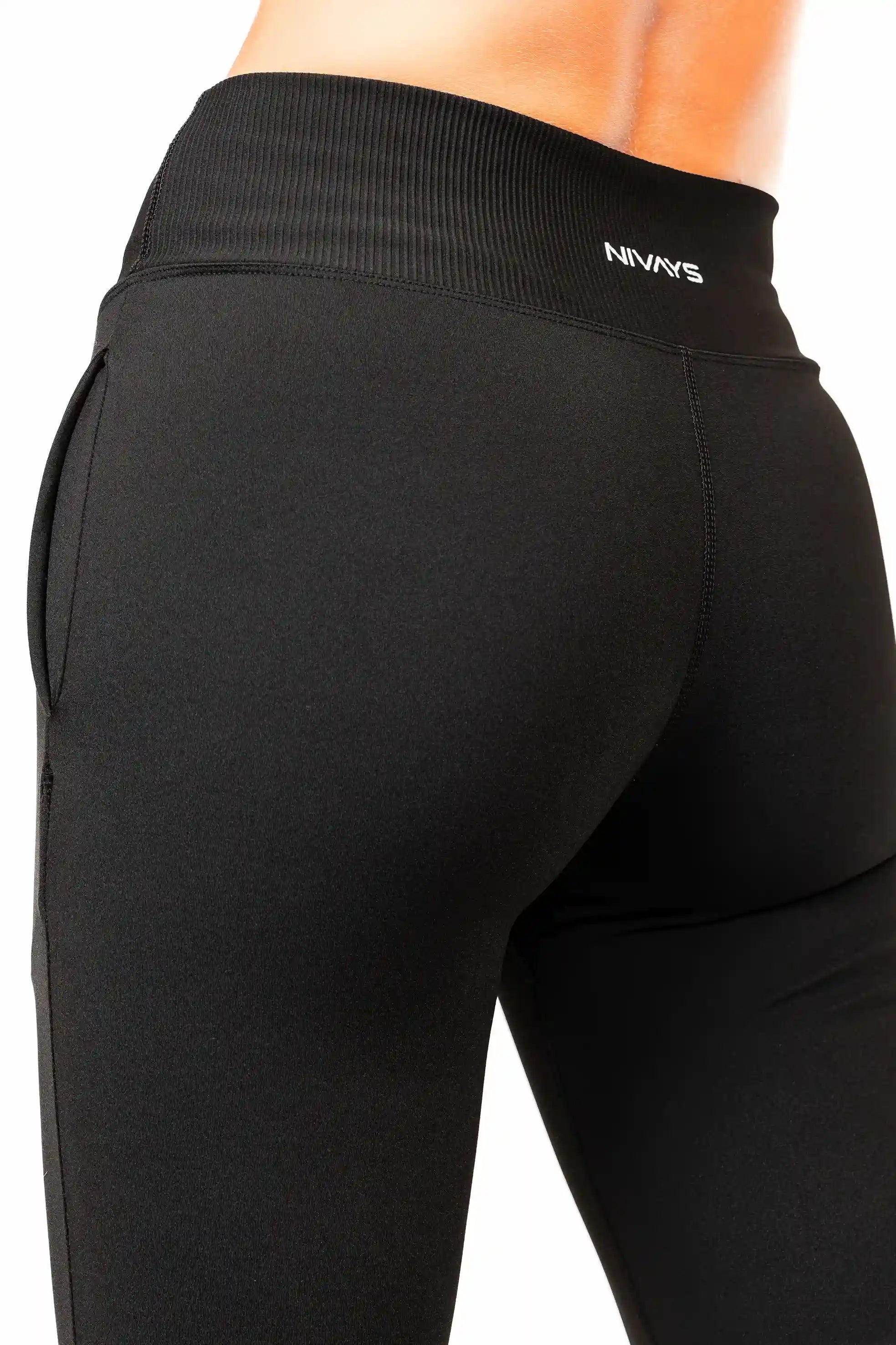 Nivays Gravity V-Shaped Black Leggings in Recycled Polyester