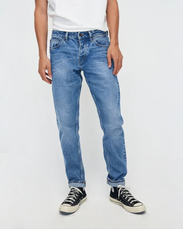 Jeans Jim in antique blue made from recycled denim by Kuyichi