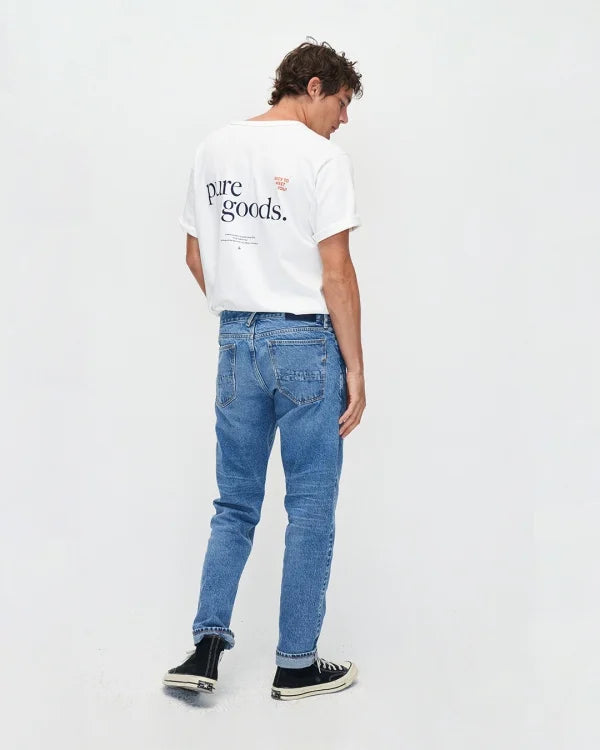 Jeans Jim in antique blue made from recycled denim by Kuyichi