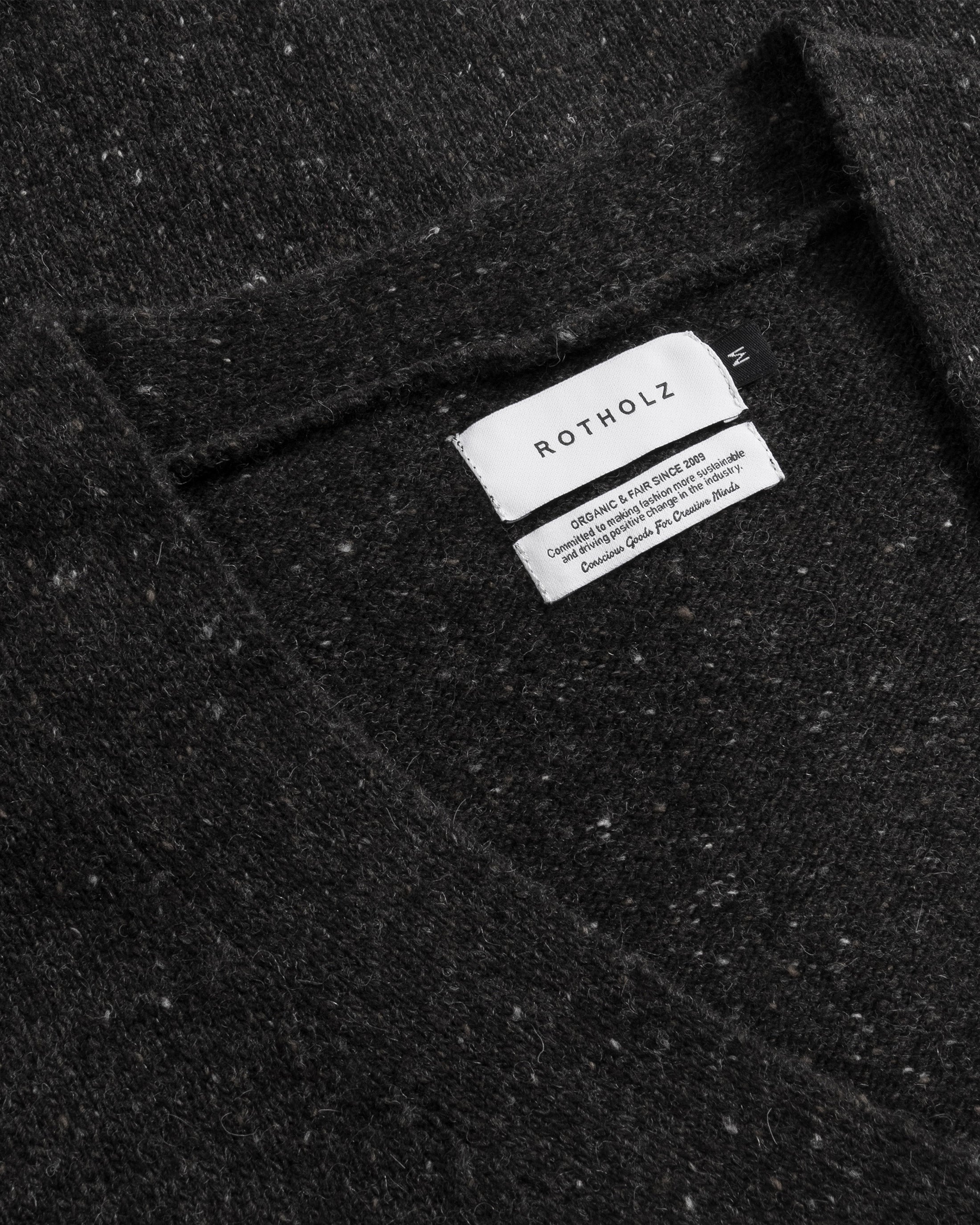 Schwarze Strickjacke aus Merinowolle von Rotholz