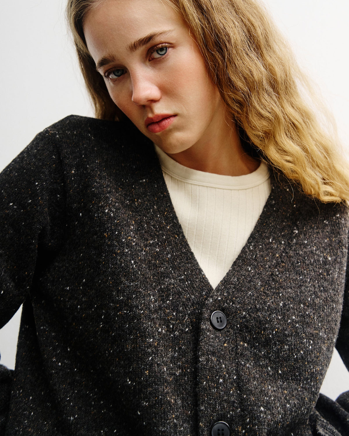 Schwarze Strickjacke aus Merinowolle von Rotholz